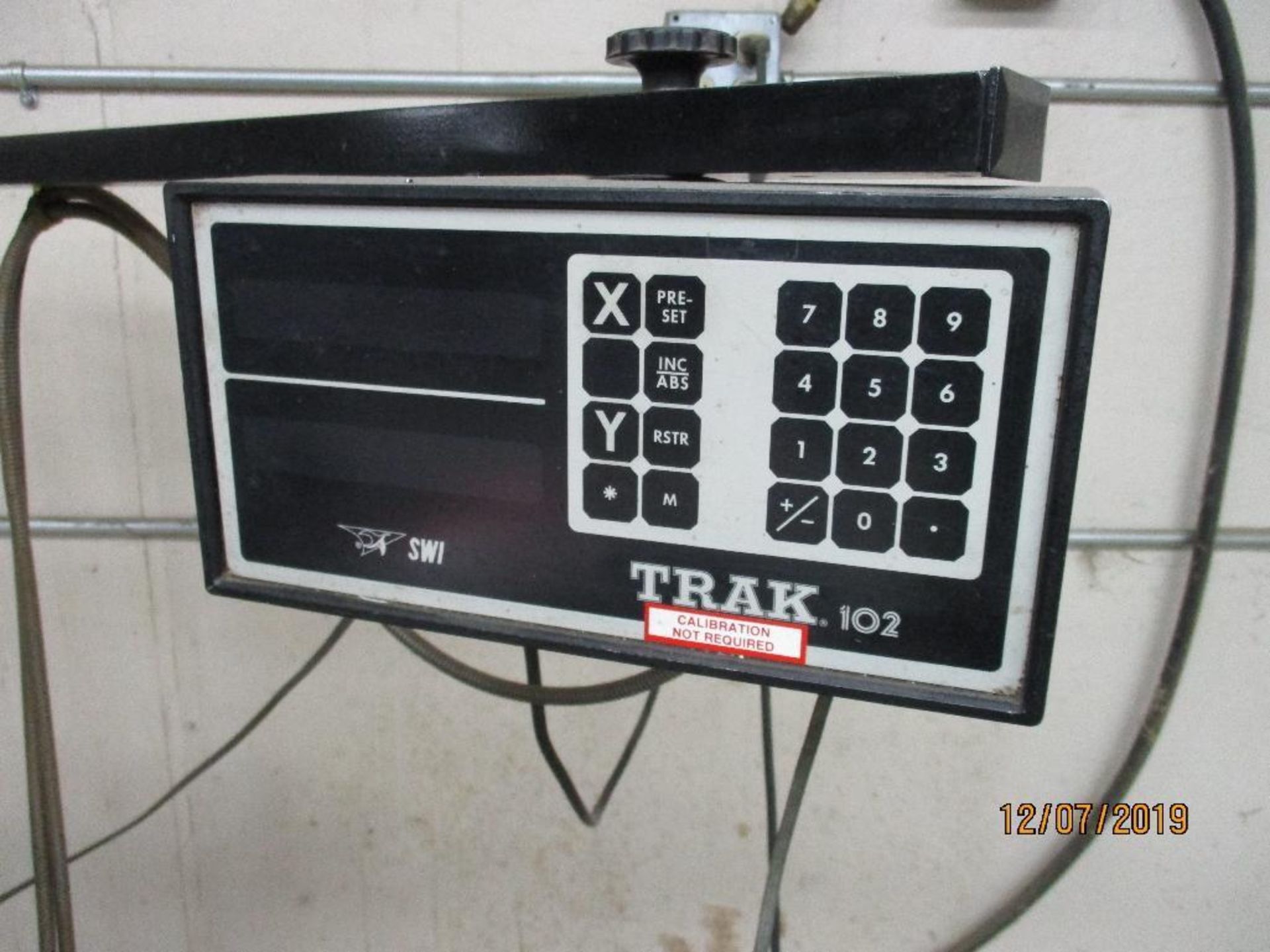 Bridgeport Milling Machine, 9" x 32" T-Slot Power Feed Bed, Trax 102 X & Y Controls M/N BRJ-86487 S/ - Image 9 of 10