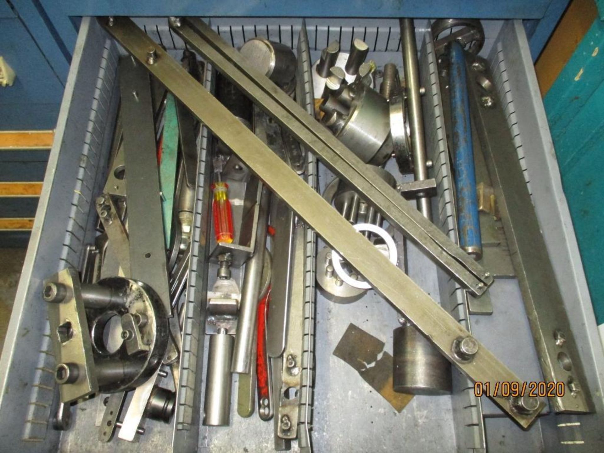 Eight Drawer Vidmar Cabinet Plus Contents Of Tools, Sockets, Wire Brushes, Grease Guns Etc. - Image 6 of 9