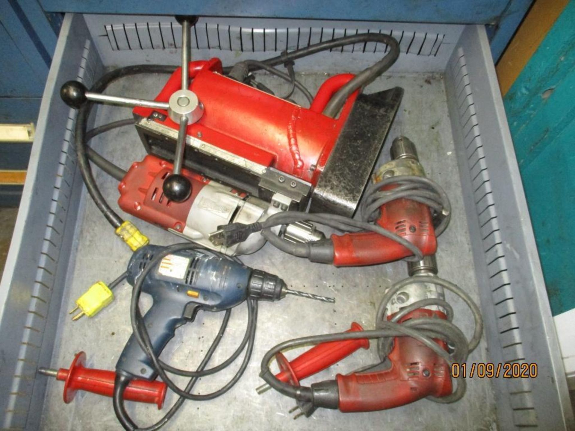 Eight Drawer Vidmar Cabinet Plus Contents Of Tools, Sockets, Wire Brushes, Grease Guns Etc. - Image 7 of 9