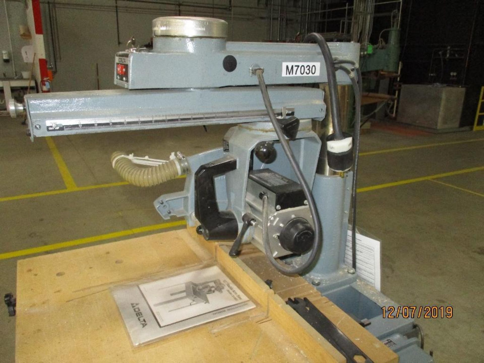 Delta 12" Radial Arm Saw M/N 33-890 S/N 98A90205 - Image 3 of 8