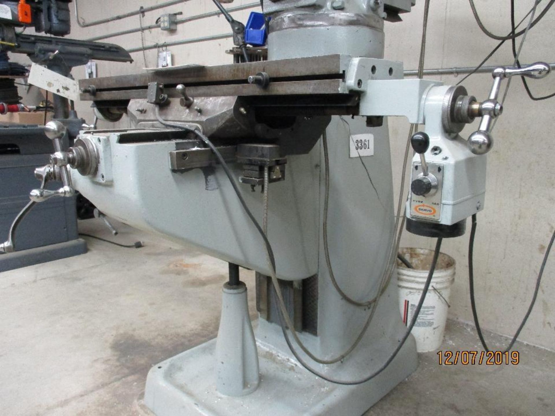 Bridgeport Milling Machine, 9" x 32" T-Slot Power Feed Bed, Trax 102 X & Y Controls M/N BRJ-86487 S/ - Image 5 of 10