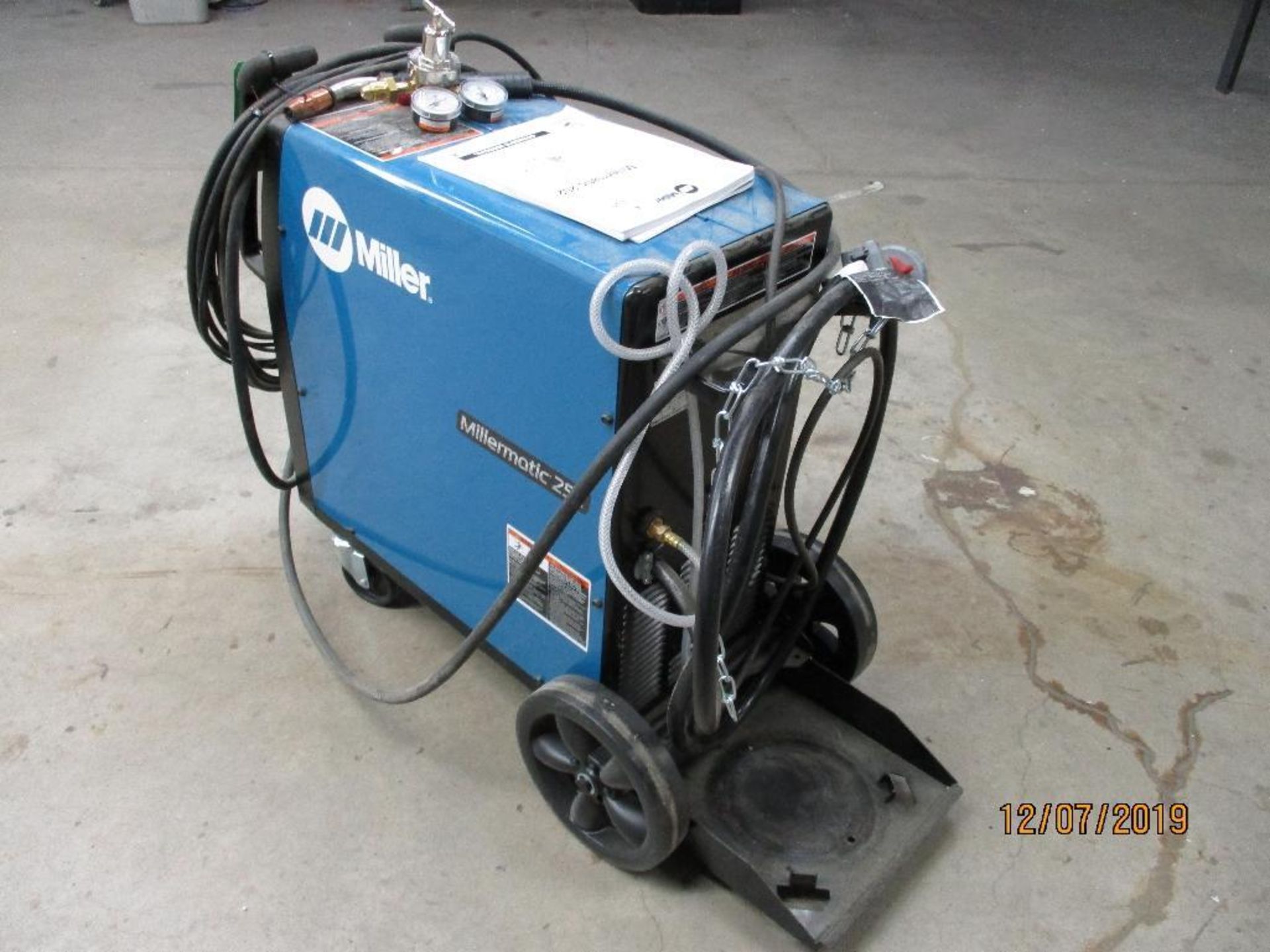 Miller Millermatic 252 Welding Cart With Spoolmaster 15-A Wire Feed S/N MH380377N - Image 4 of 6