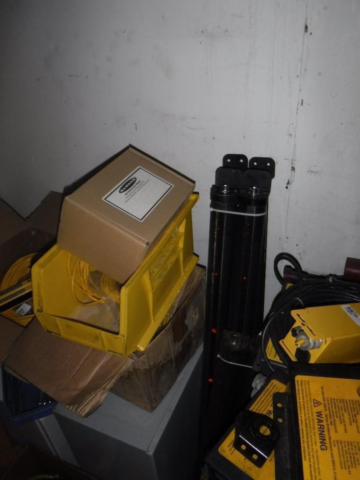 Contents of Small Room-Sick and Ban Curtain Equipment (Does NOT INCLUDE Transformer), LOCATED ON SEC - Bild 4 aus 6