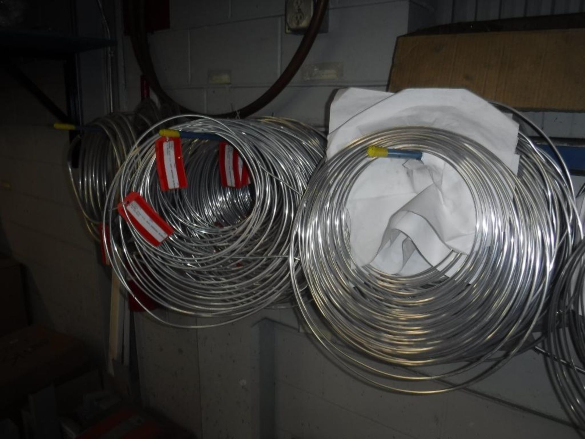 (2) Pegs of Copper Tubing, (1) Box of 1/2" Copper Tubing, (5) Pegs of Aluminum Tubing, LOCATED ON SE - Bild 4 aus 5