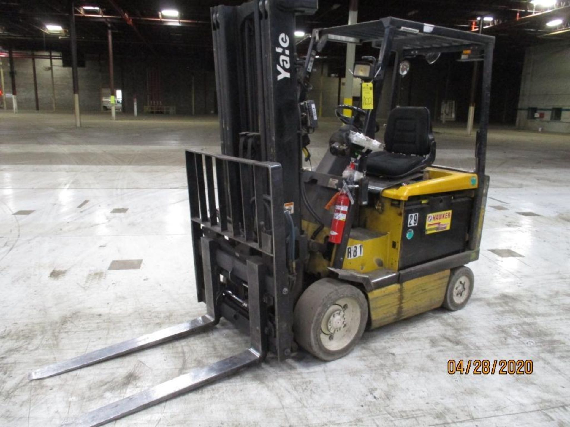 Yale Electric Forklift (R81) Double Mast, Side Shift, Auto Adjust 48" Forks, Approx. Height Reach 19