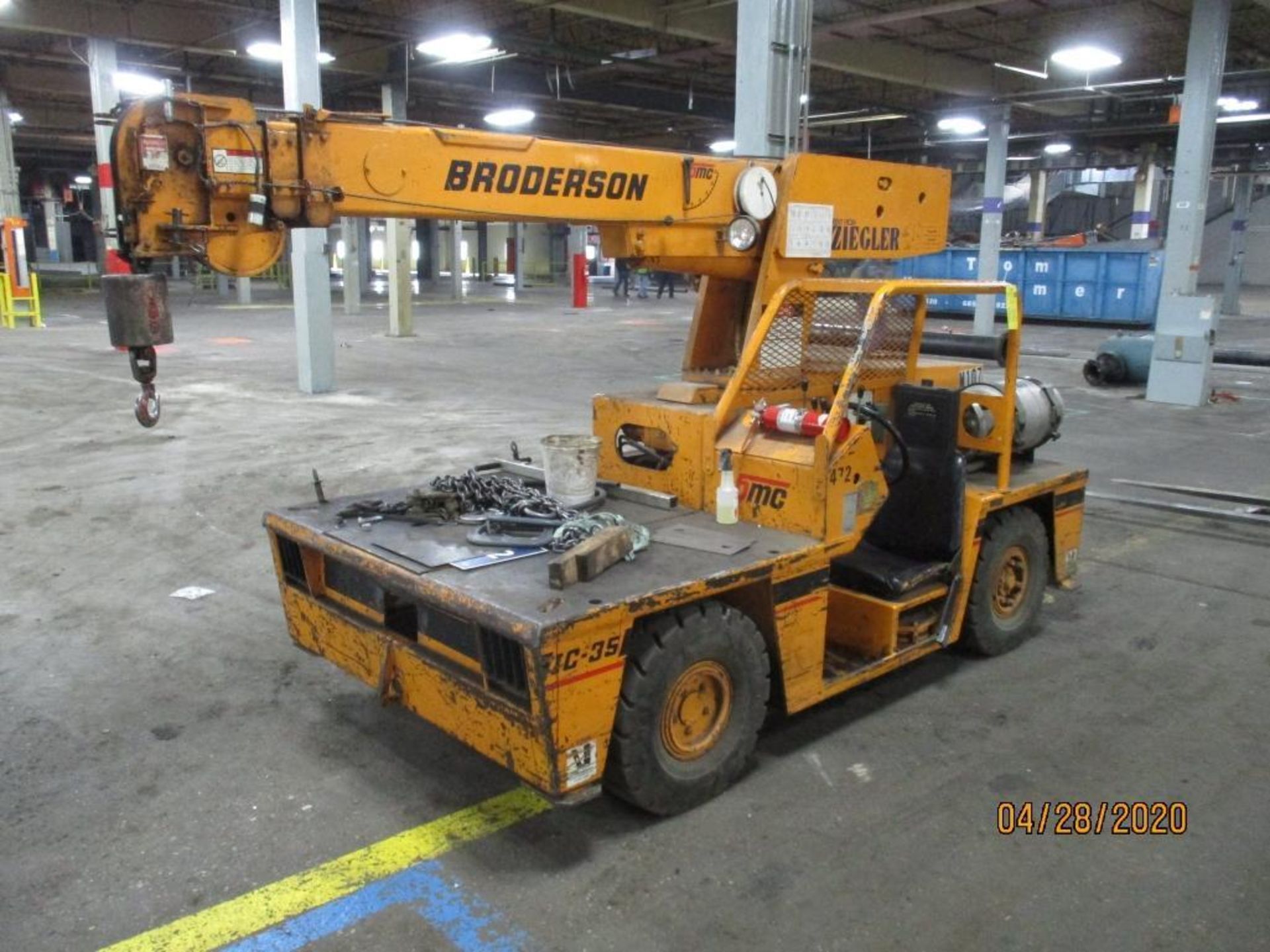 Broderson Mfg. Industrial Crane, Three Section Hydraulically Extended Boom With 8,000lb Capacity, Ho - Image 2 of 11