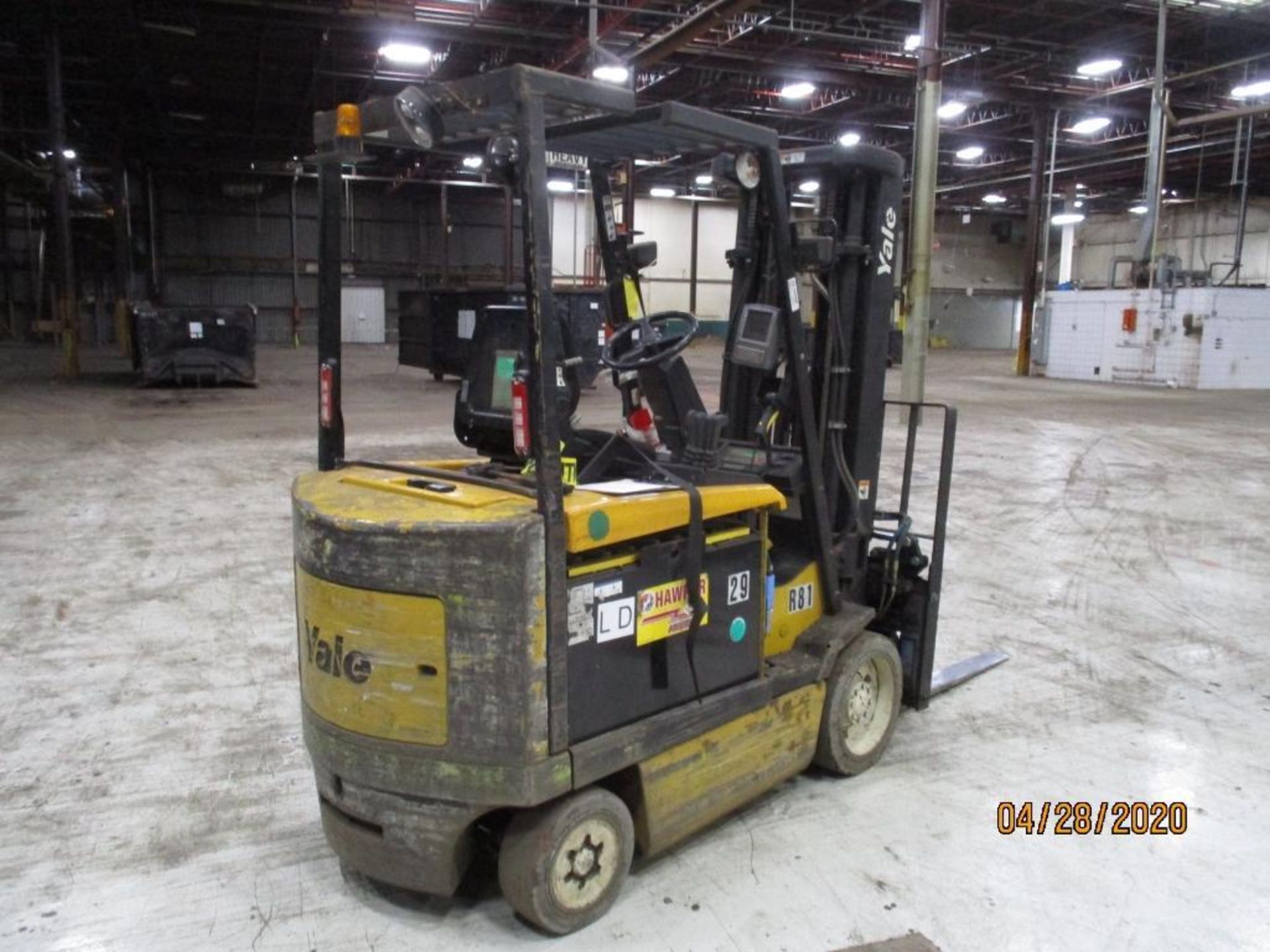 Yale Electric Forklift (R81) Double Mast, Side Shift, Auto Adjust 48" Forks, Approx. Height Reach 19 - Image 3 of 6