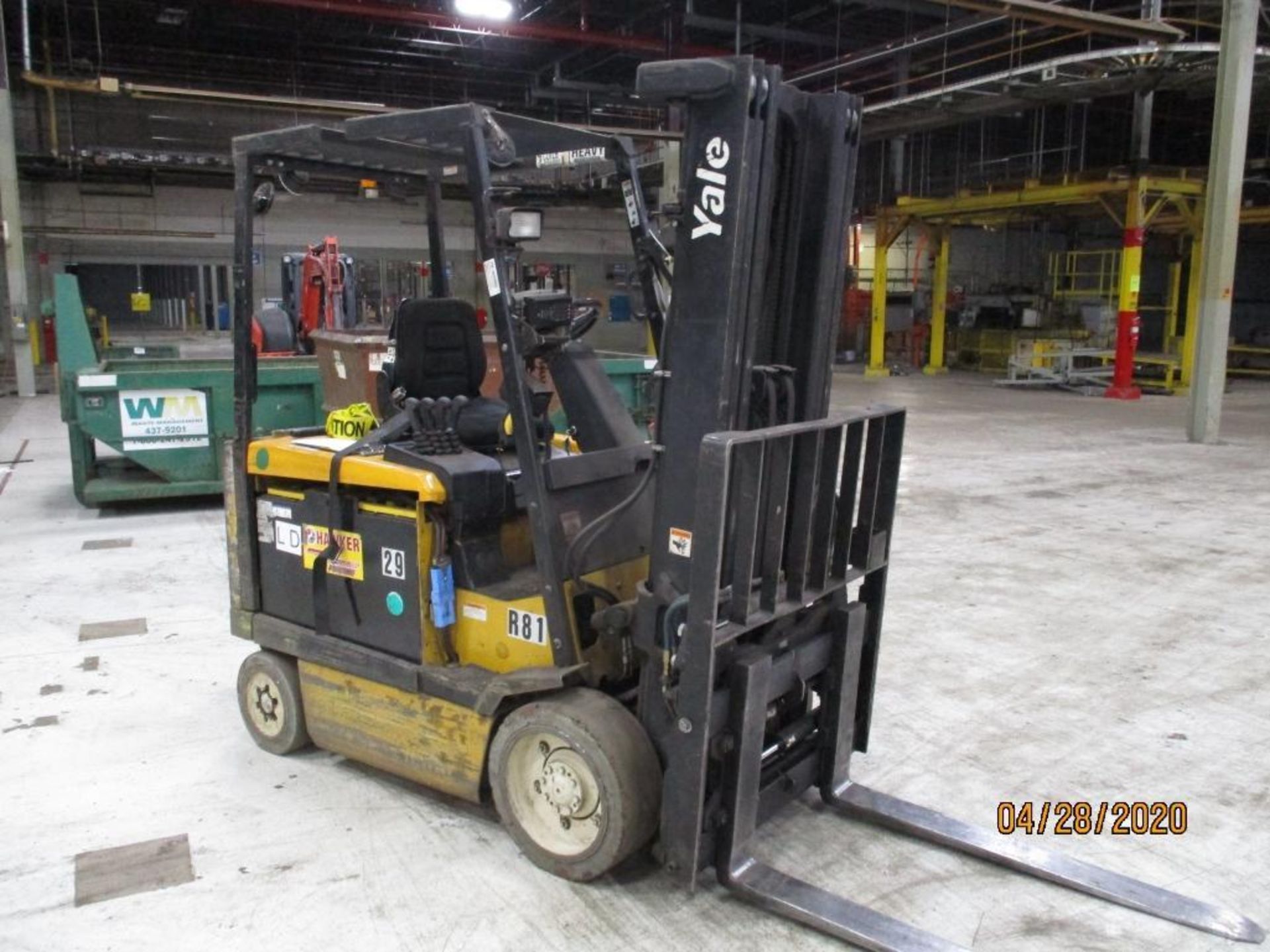 Yale Electric Forklift (R81) Double Mast, Side Shift, Auto Adjust 48" Forks, Approx. Height Reach 19 - Image 2 of 6