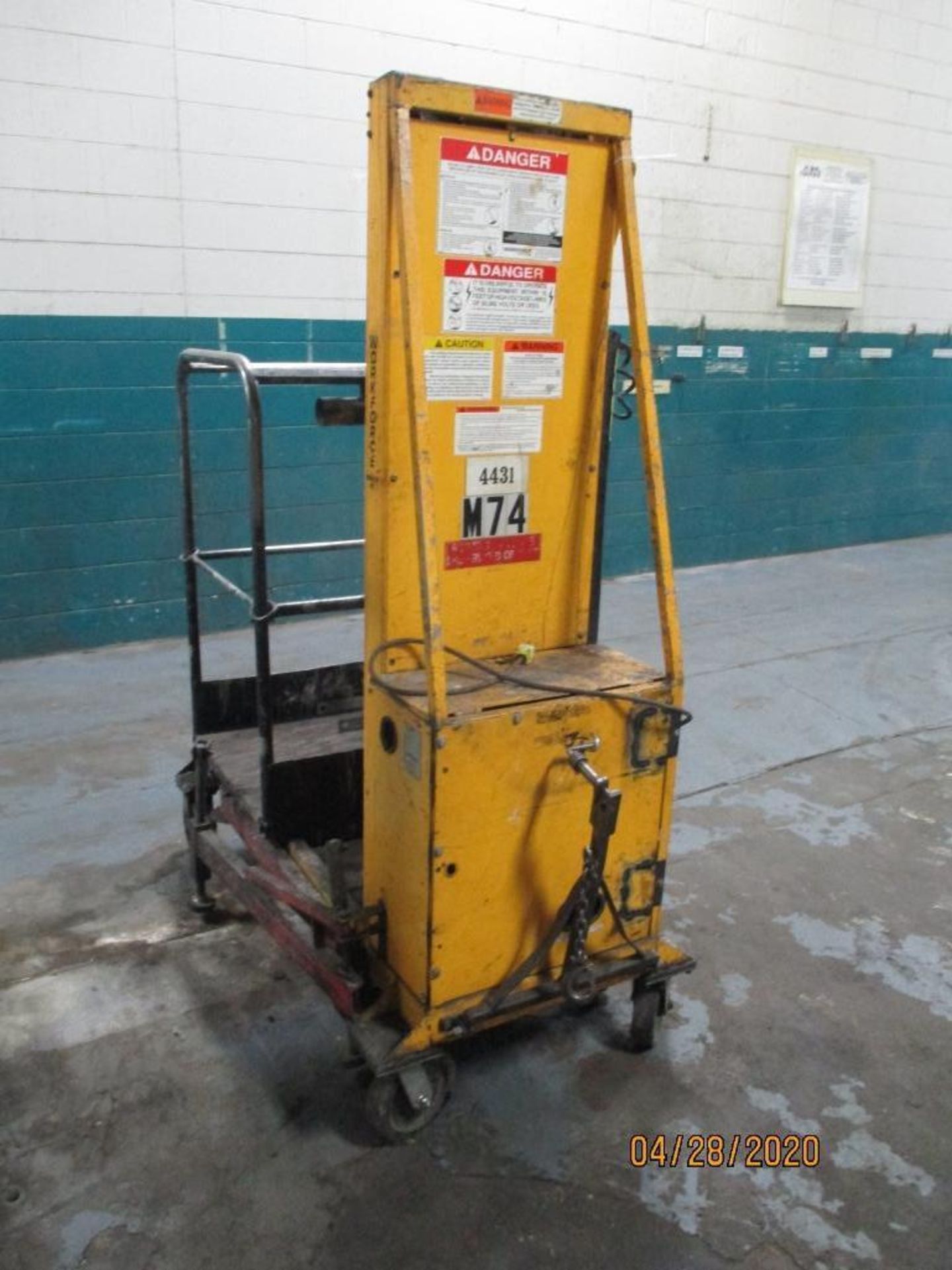 Workforce Manlift, 300lb Capacity, 23' 6" Max Height, 12v D.C. Power Source, S/N 2451-0171 - Image 3 of 4