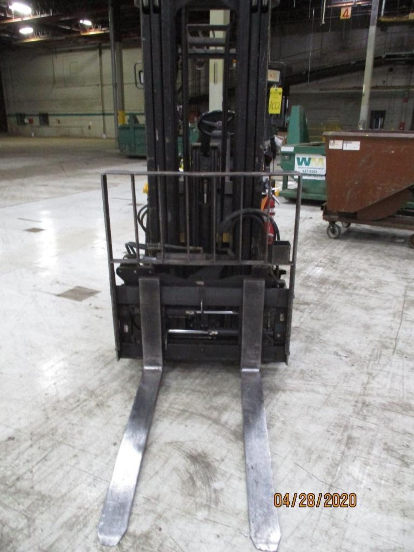 Yale Electric Forklift (R81) Double Mast, Side Shift, Auto Adjust 48" Forks, Approx. Height Reach 19 - Image 5 of 6