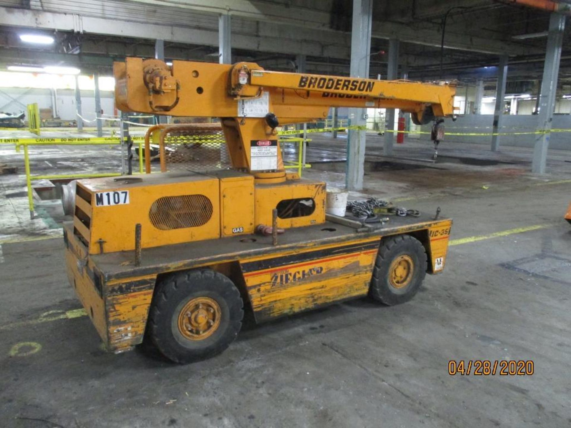 Broderson Mfg. Industrial Crane, Three Section Hydraulically Extended Boom With 8,000lb Capacity, Ho - Image 3 of 11