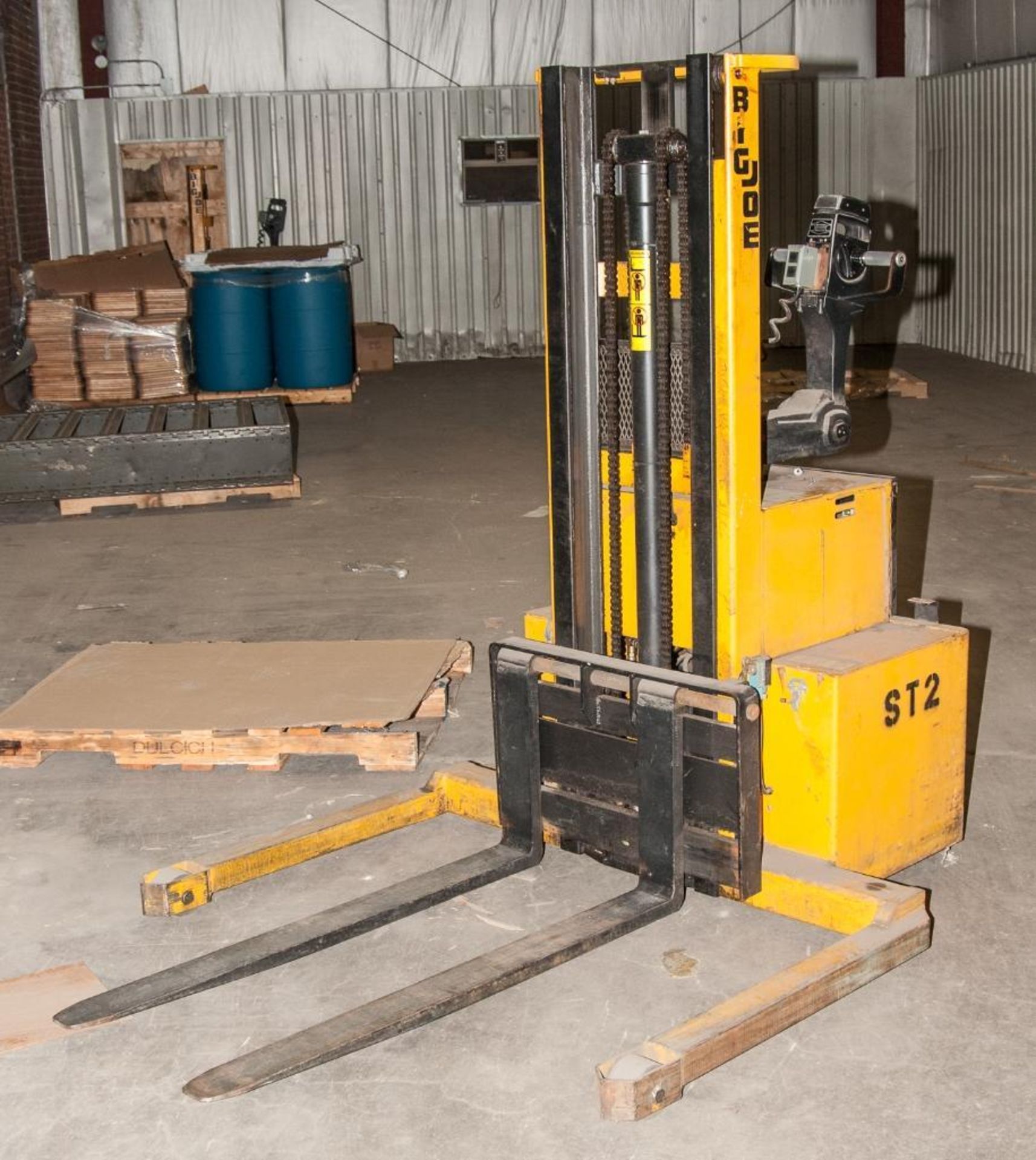 Big Joe 2500 LB Cap 12V Pallet Lift, Model PDM-25-106