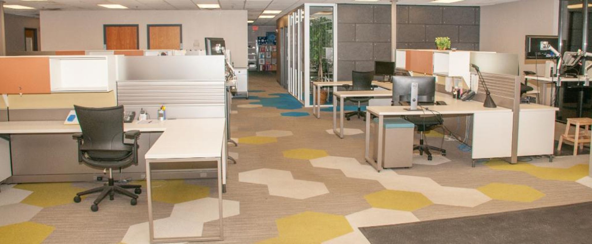 Lot c/o: Cubicles and Work Stations straight in from main entrance & right side, desks, chairs, comp - Image 2 of 7