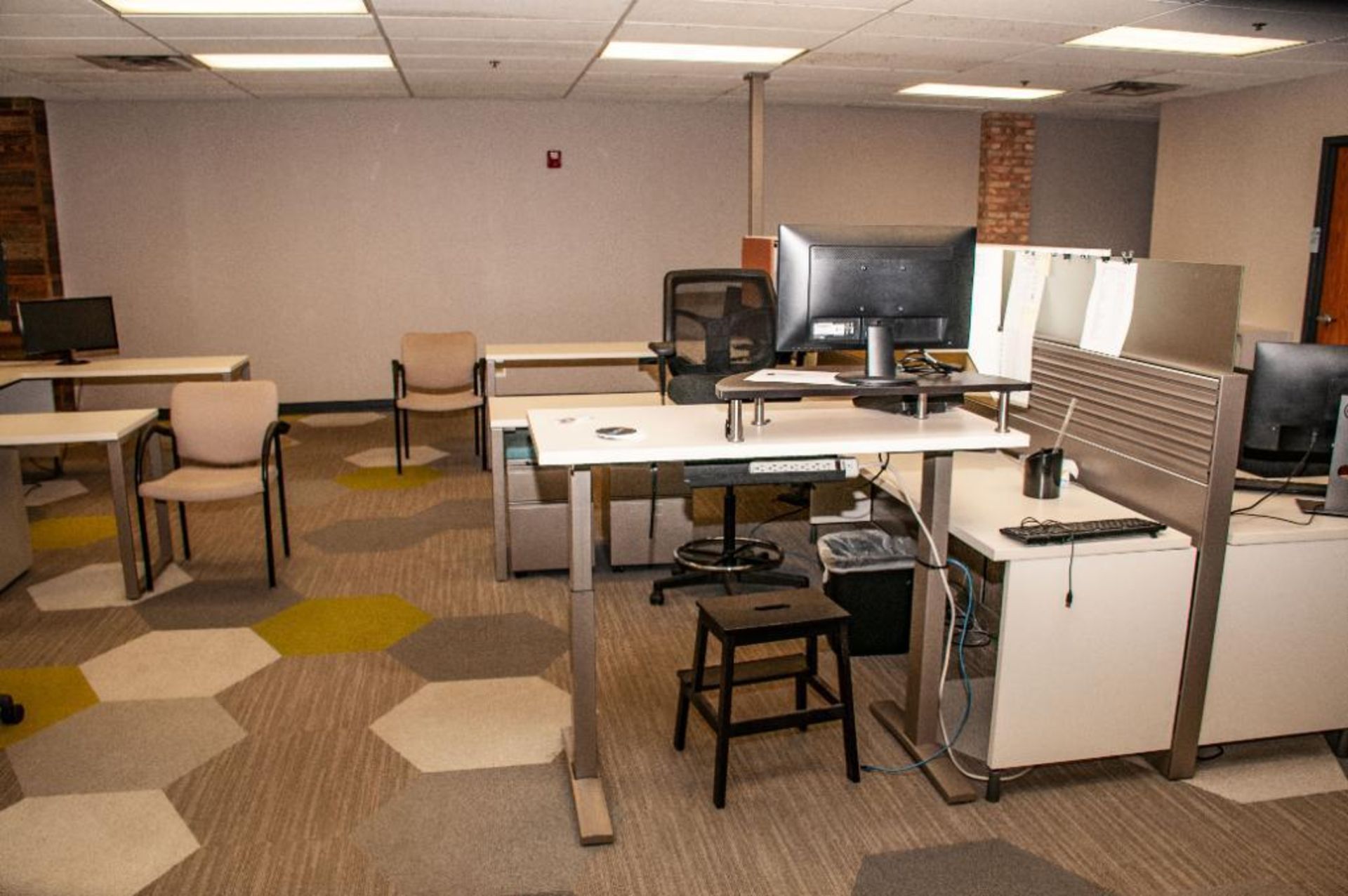 Lot c/o: Cubicles and Work Stations straight in from main entrance & right side, desks, chairs, comp - Image 4 of 7