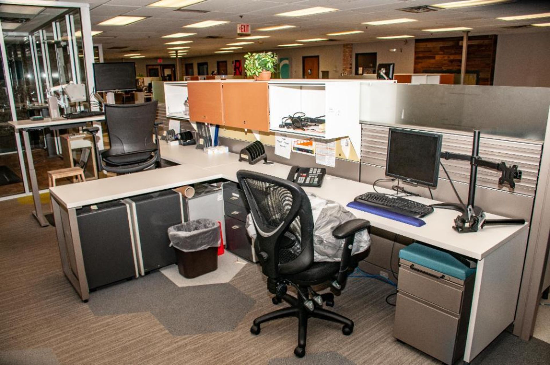 Lot c/o: Cubicles and Work Stations straight in from main entrance & right side, desks, chairs, comp - Image 7 of 7