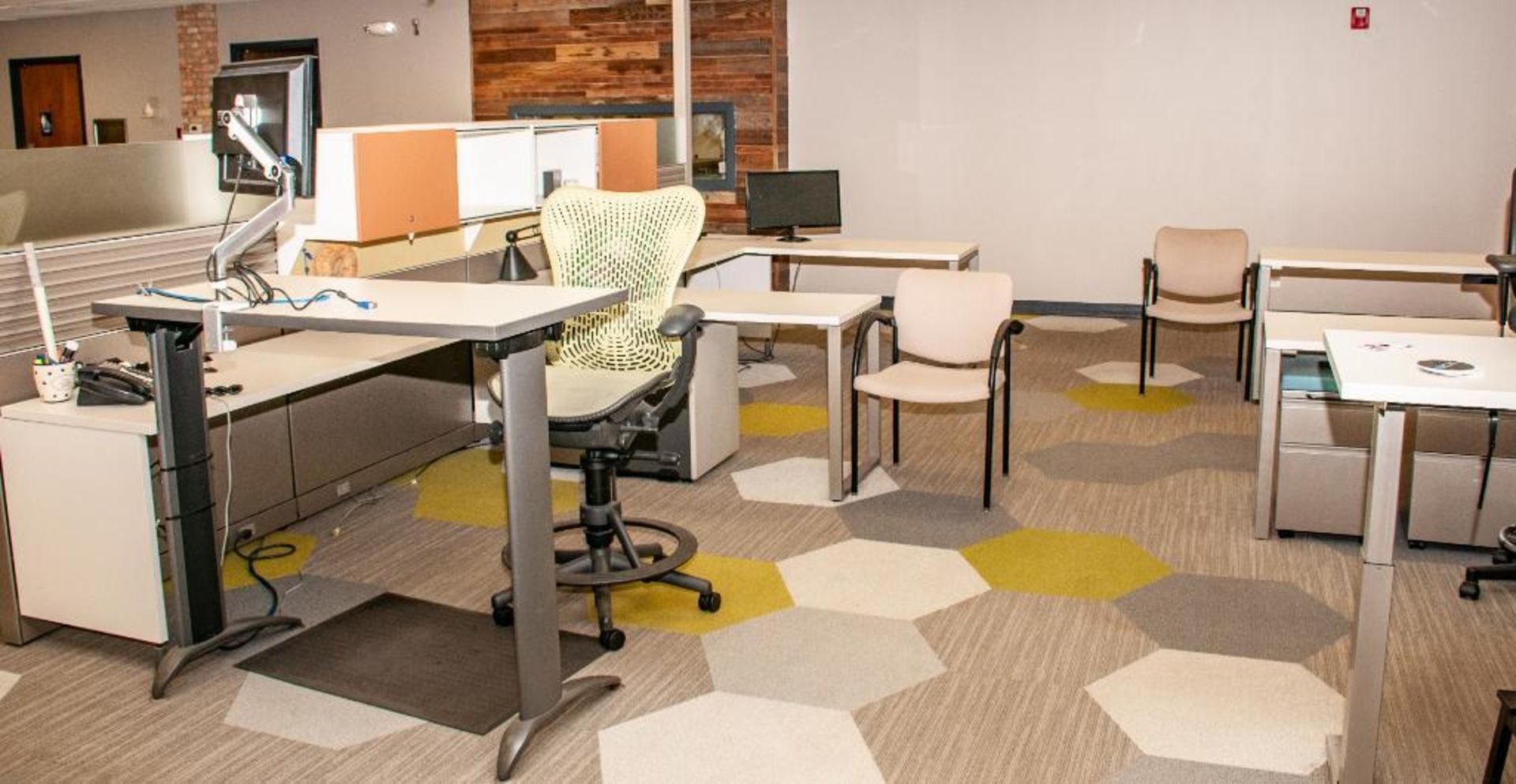 Lot c/o: Cubicles and Work Stations straight in from main entrance & right side, desks, chairs, comp - Image 3 of 7