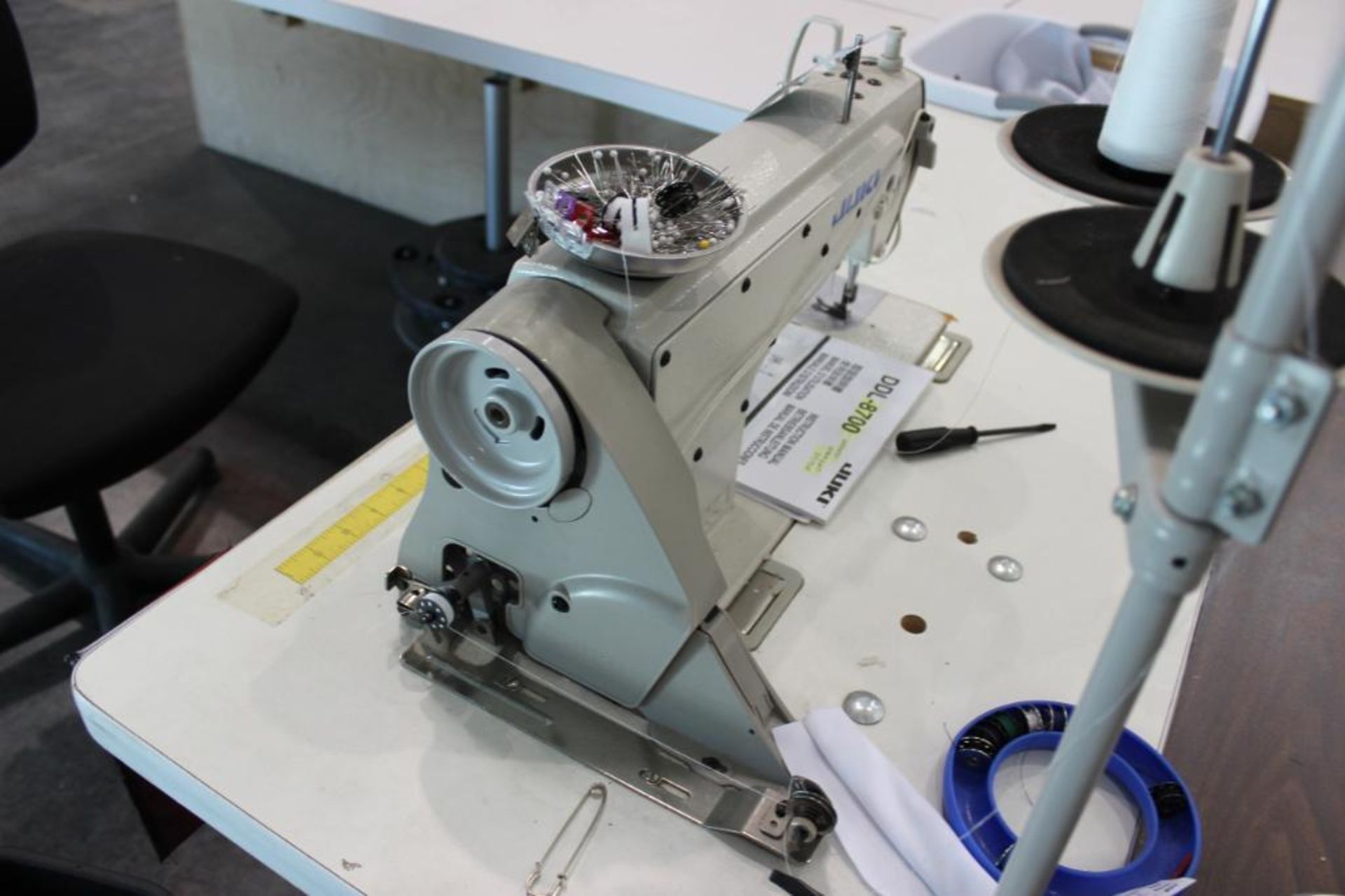 Juki model DDL-8700 sewing machine s/n 400HF12333 w/Sewing Table - Image 4 of 4