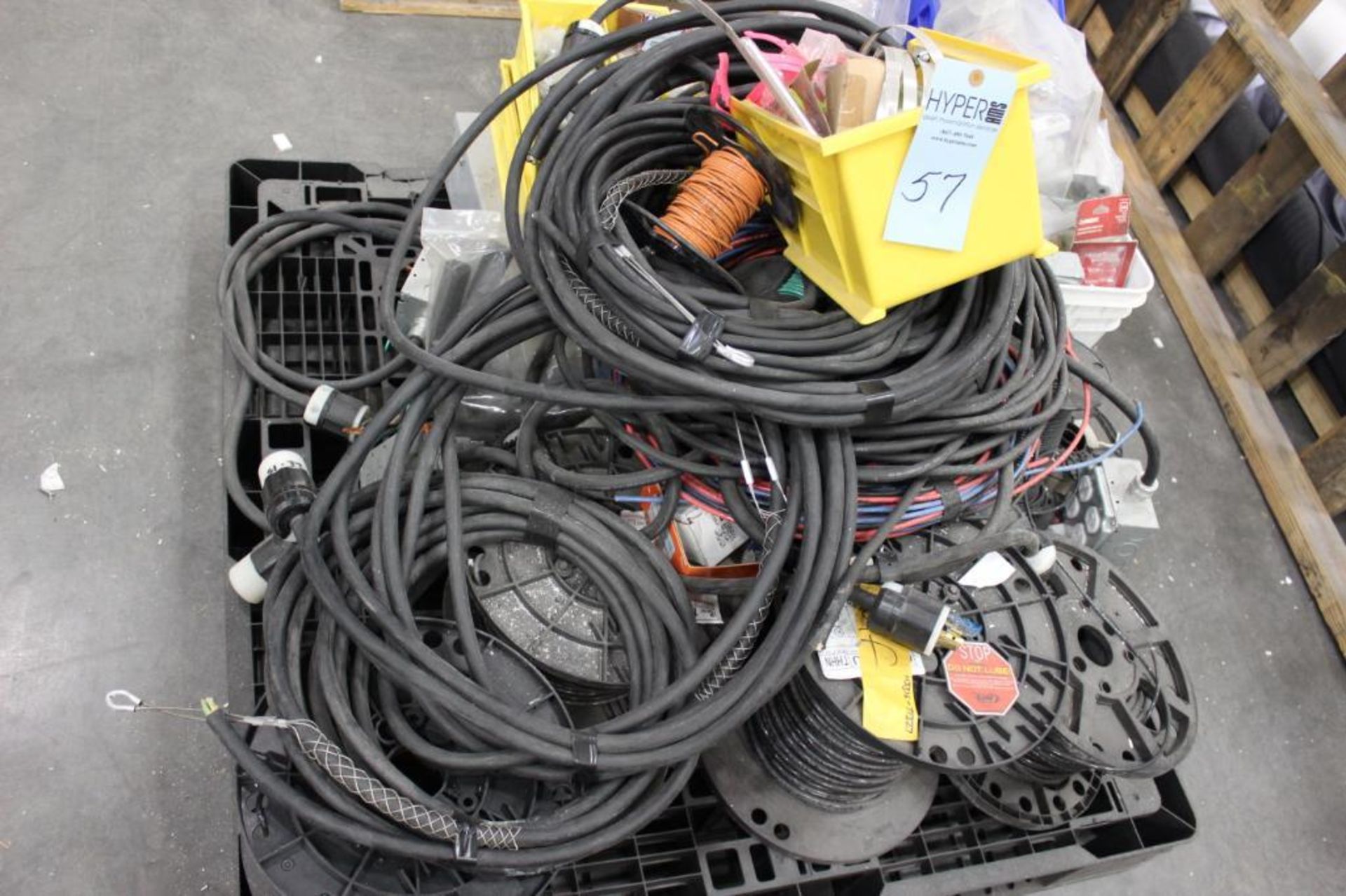 pallet of assorted wire & cords