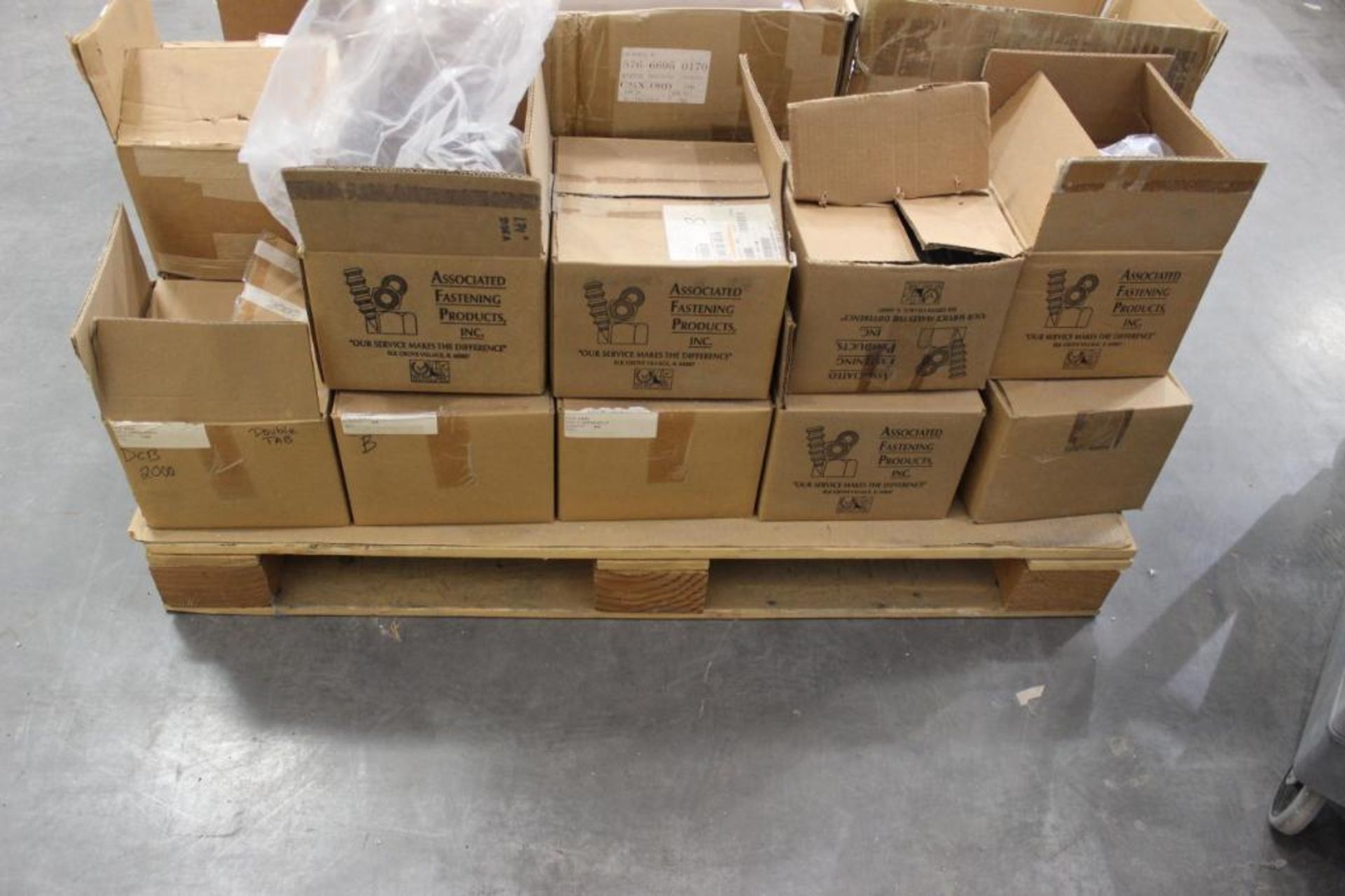 pallet of Forma transformers model 100PS-AIV & hardware - Image 8 of 8