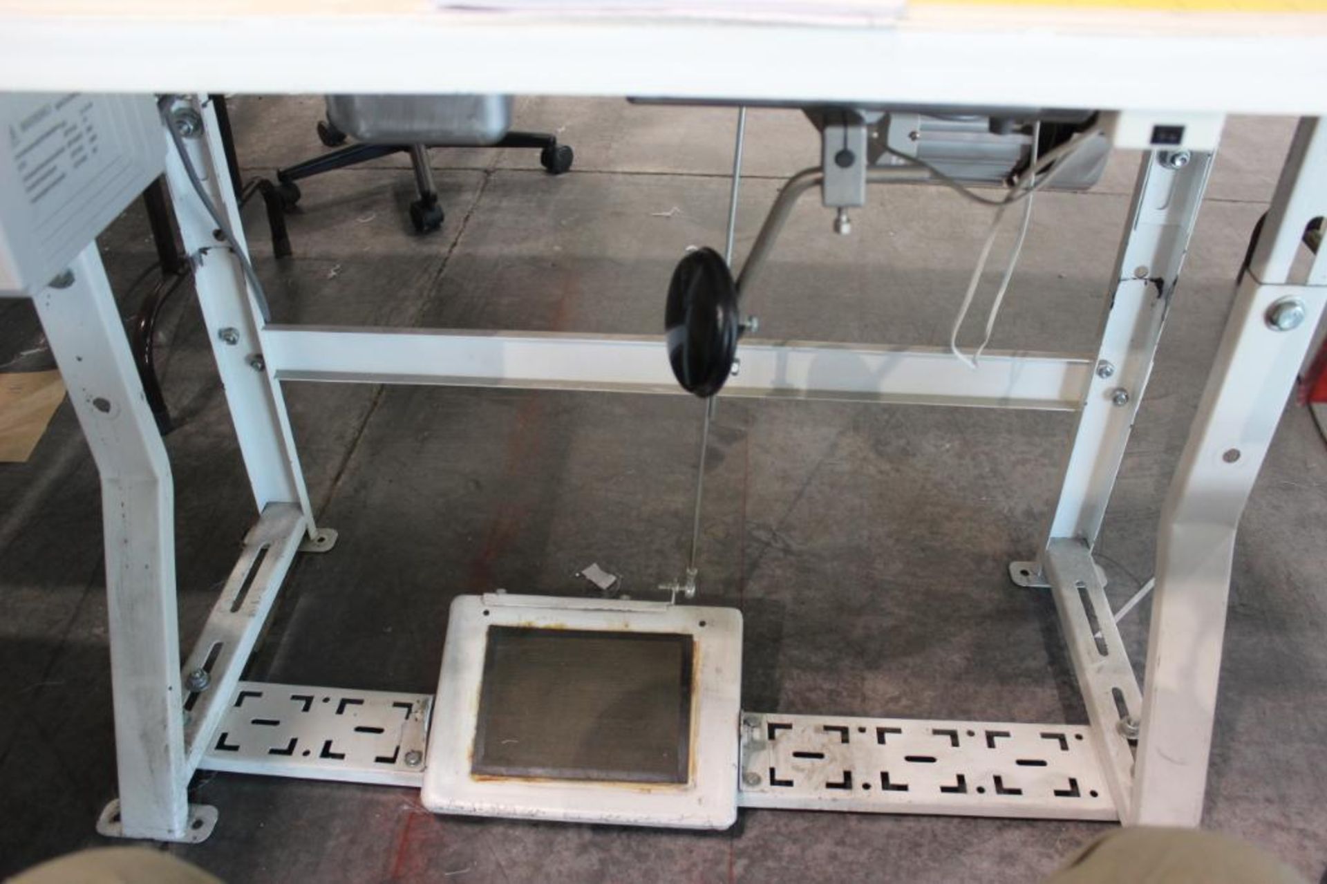 Juki model DDL-8700 sewing machine s/n 400HF12333 w/Sewing Table - Image 3 of 4