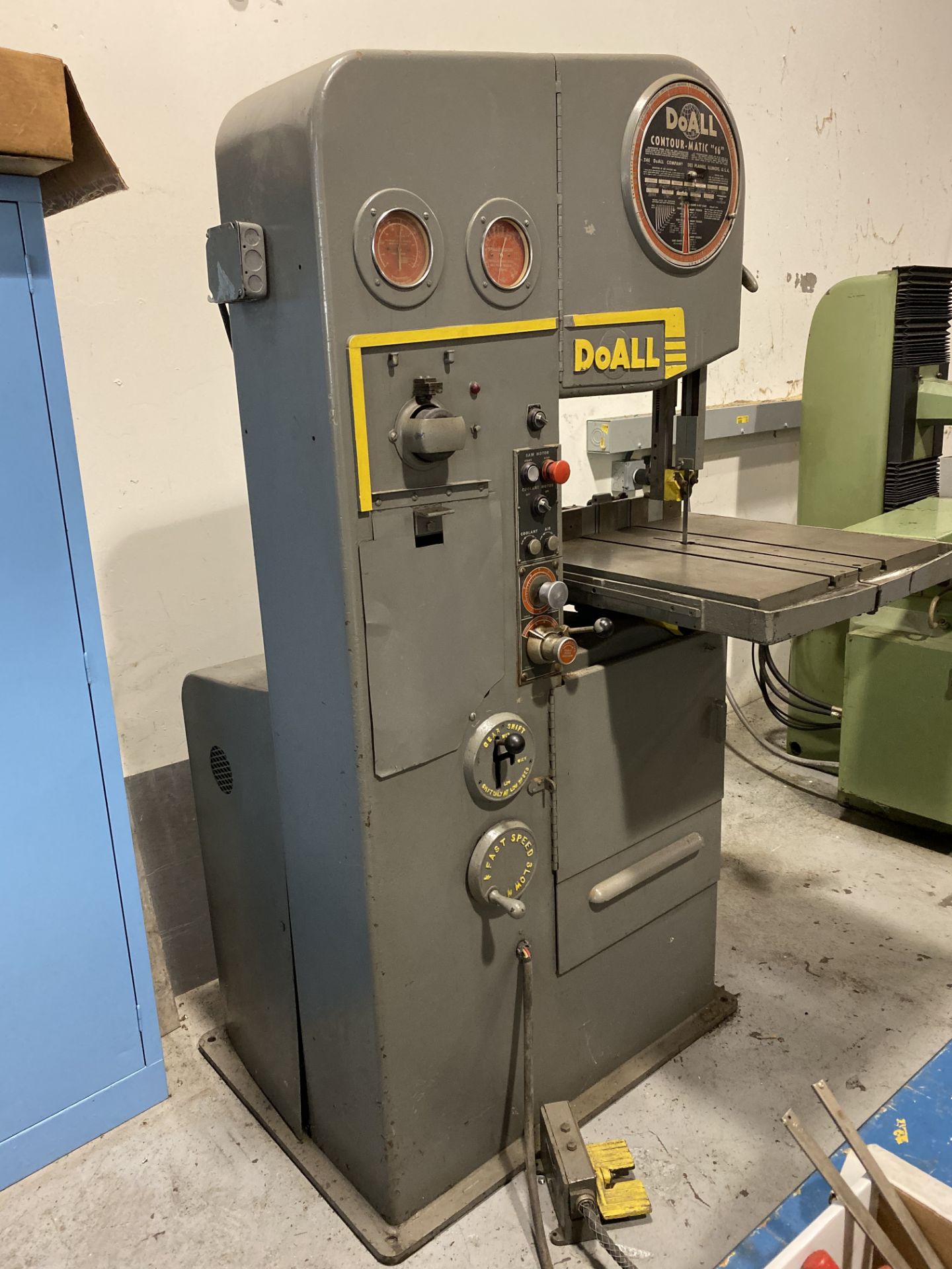 DoAll Mod.1612-3 16" Hydraulic Vertical Band Saw