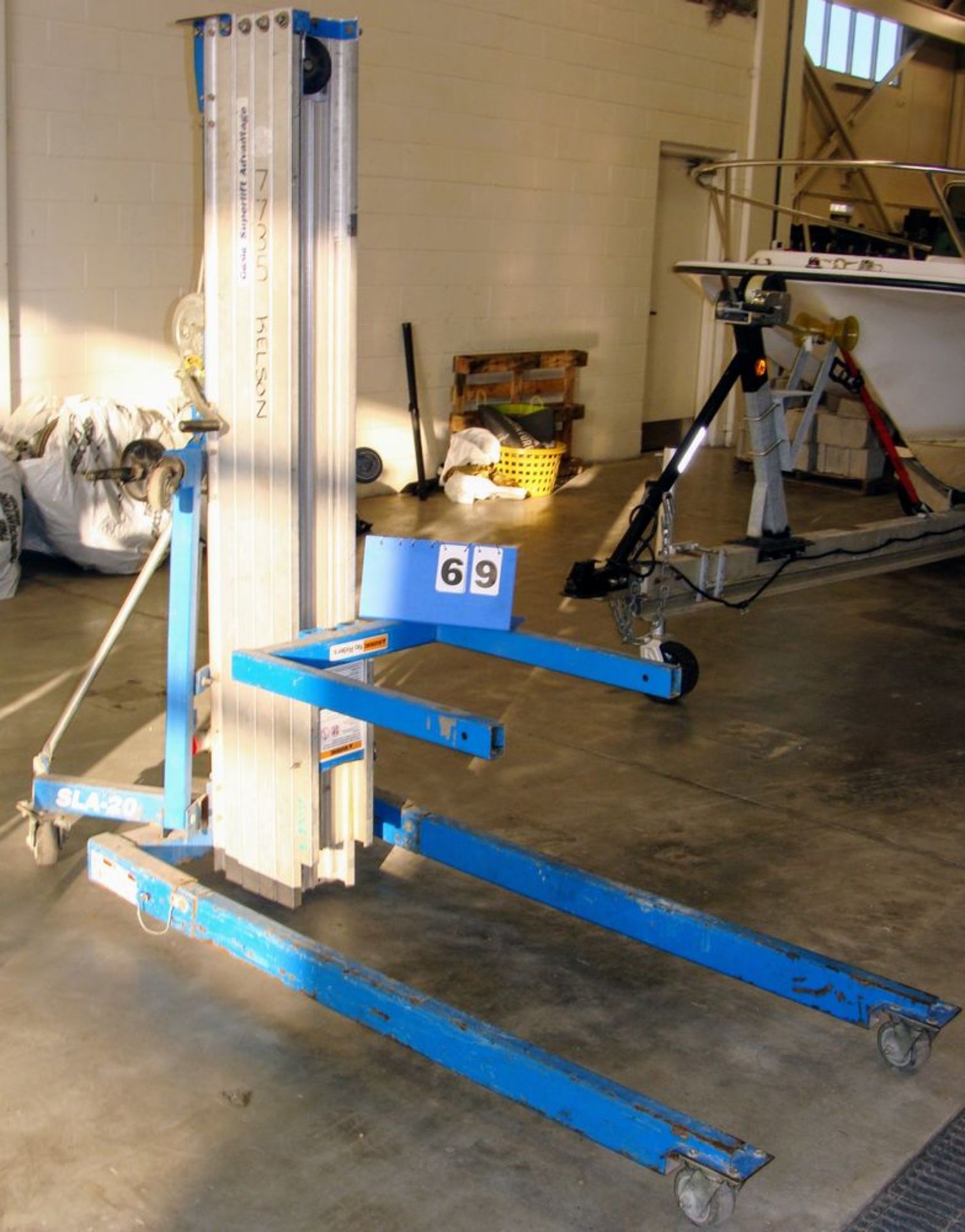 GENIE SUPERLIFT ADVANTAGE MODEL SLA-20 HOIST