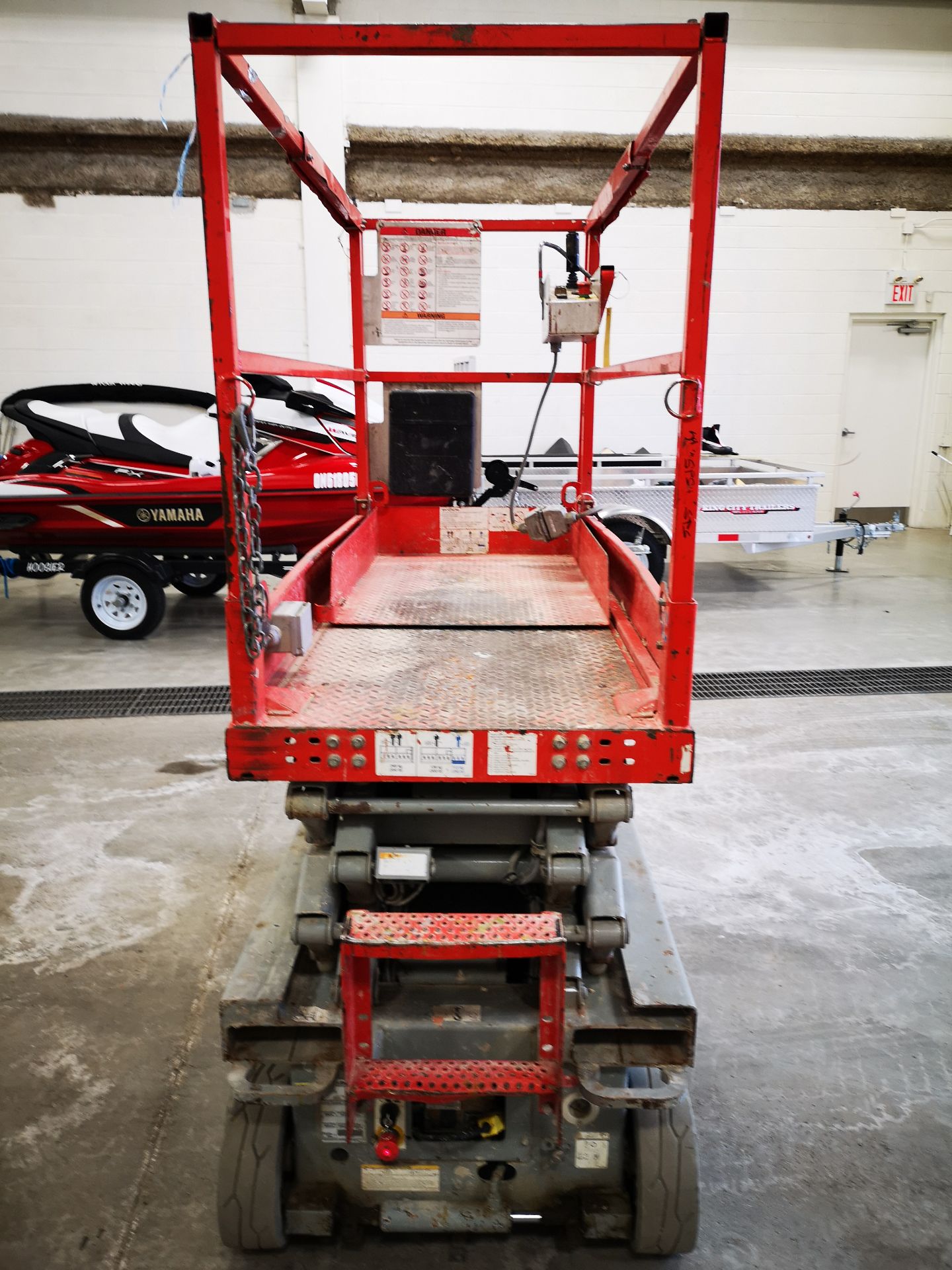 SKYJACK SJIII 3219 ELECTRIC SCISSOR LIFT, 550LB CAP. (2 PERSONS + EQUIPMENT), 24V, 19'H, 29"W X 68" - Image 4 of 7