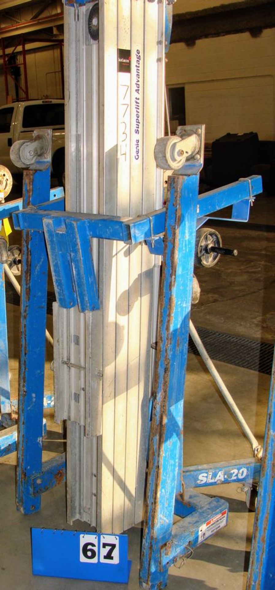 GENIE SUPERLIFT ADVANTAGE MODEL SLA-20 HOIST