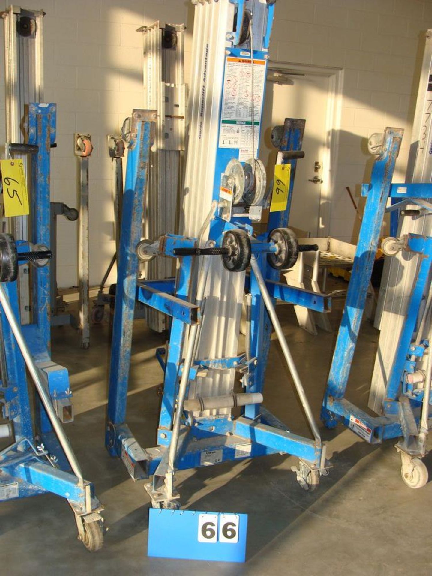 GENIE SUPERLIFT ADVANTAGE MODEL SLA-20 HOIST