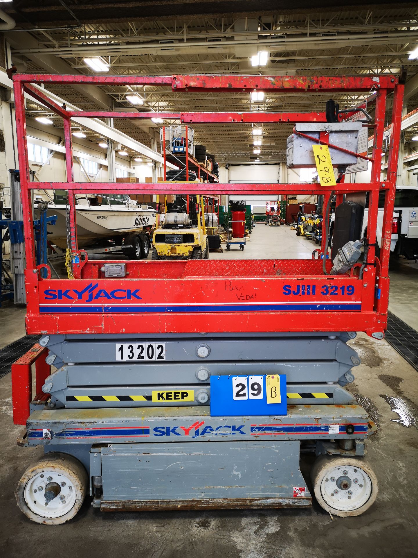 SKYJACK SJIII 3219 ELECTRIC SCISSOR LIFT, 550LB CAP. (2 PERSONS + EQUIPMENT), 24V, 19'H, 29"W X 68"