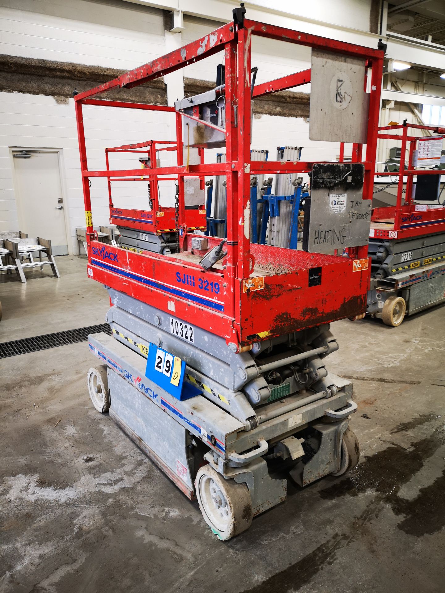 SKYJACK SJIII 3219 ELECTRIC SCISSOR LIFT, 550LB CAP. (2 PERSONS + EQUIPMENT), 24V, 19'H, 29"W X 68" - Image 2 of 7