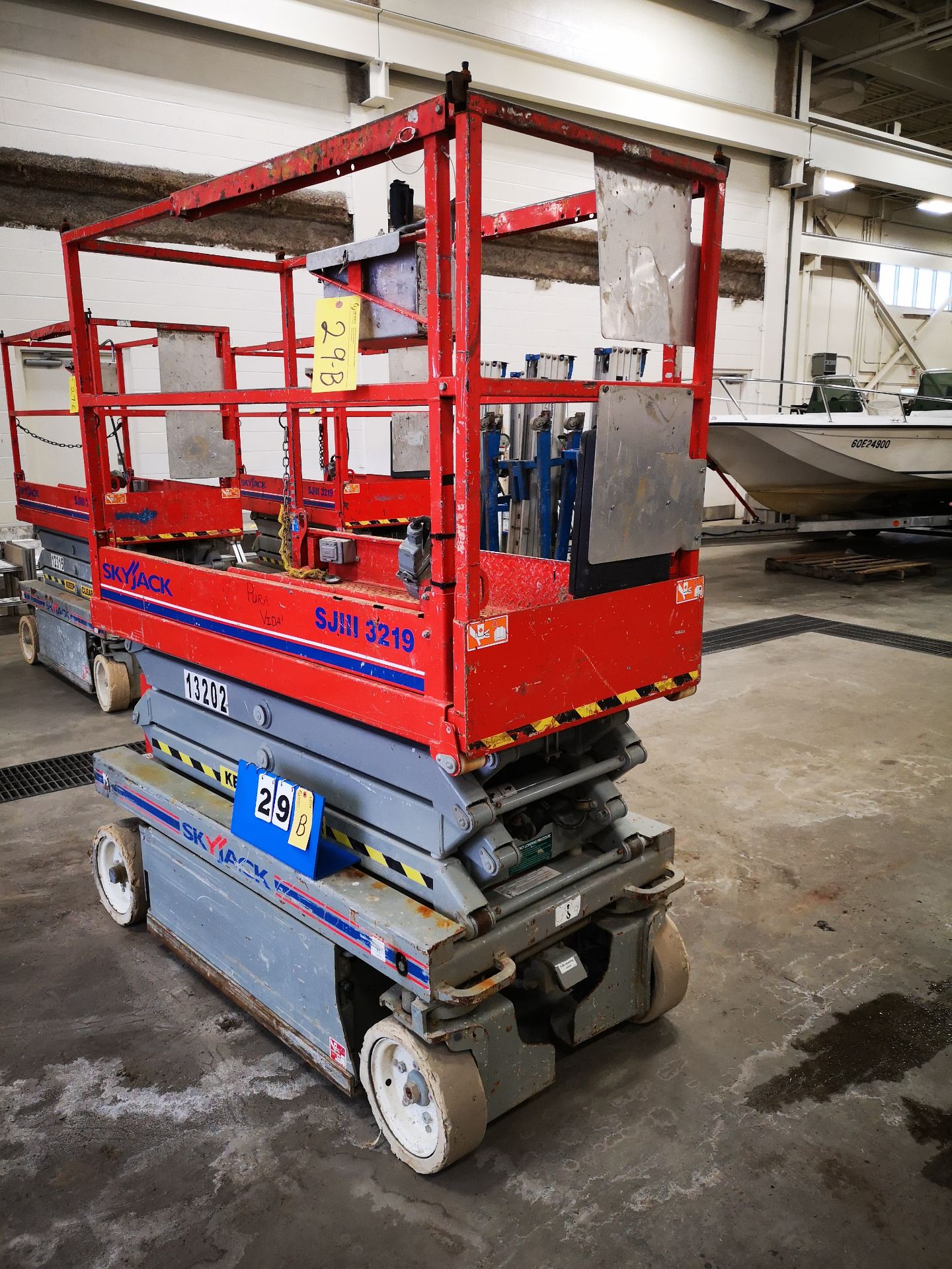 SKYJACK SJIII 3219 ELECTRIC SCISSOR LIFT, 550LB CAP. (2 PERSONS + EQUIPMENT), 24V, 19'H, 29"W X 68" - Image 2 of 7