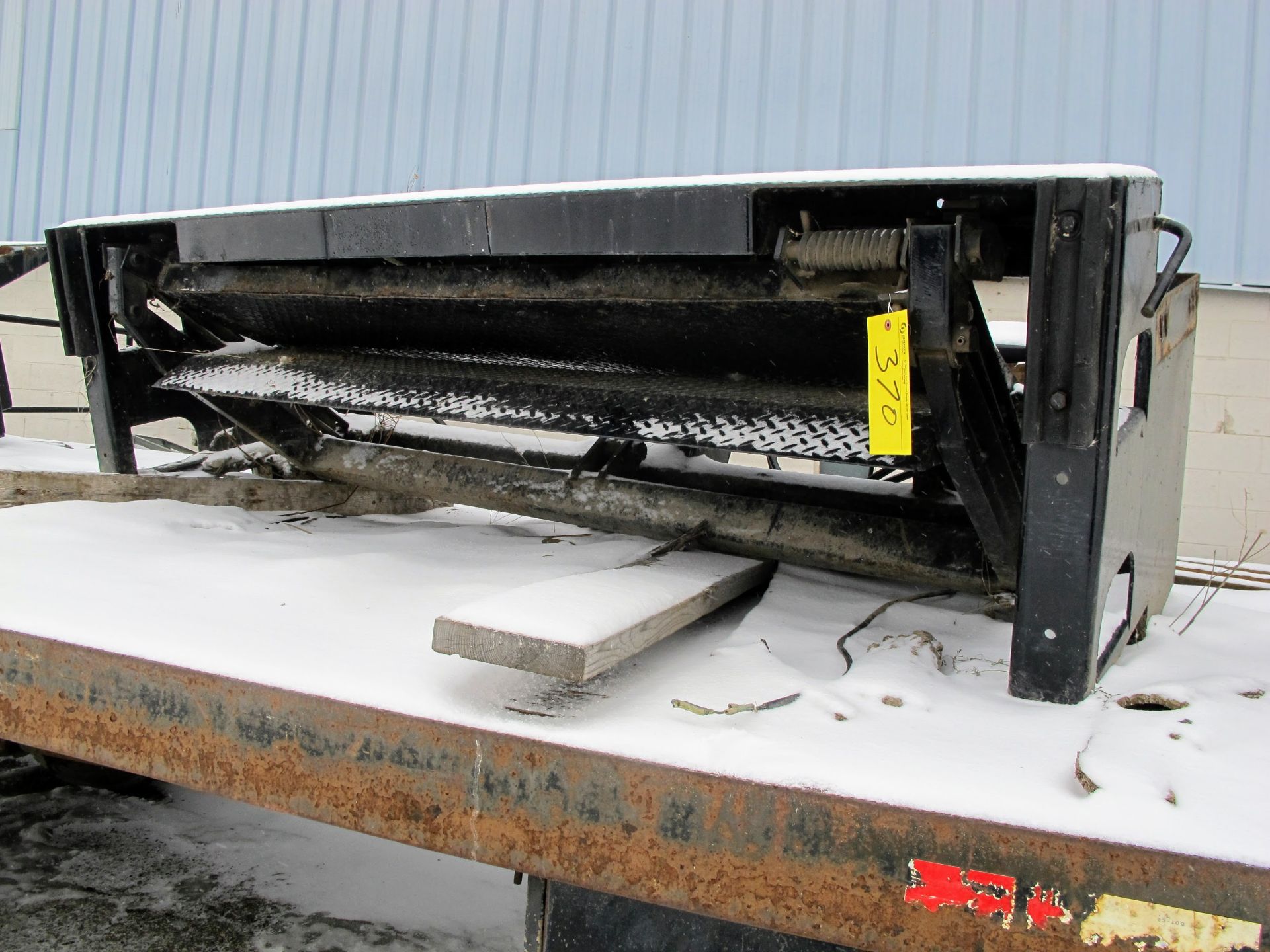 TAIL GATE LIFT - Image 2 of 3