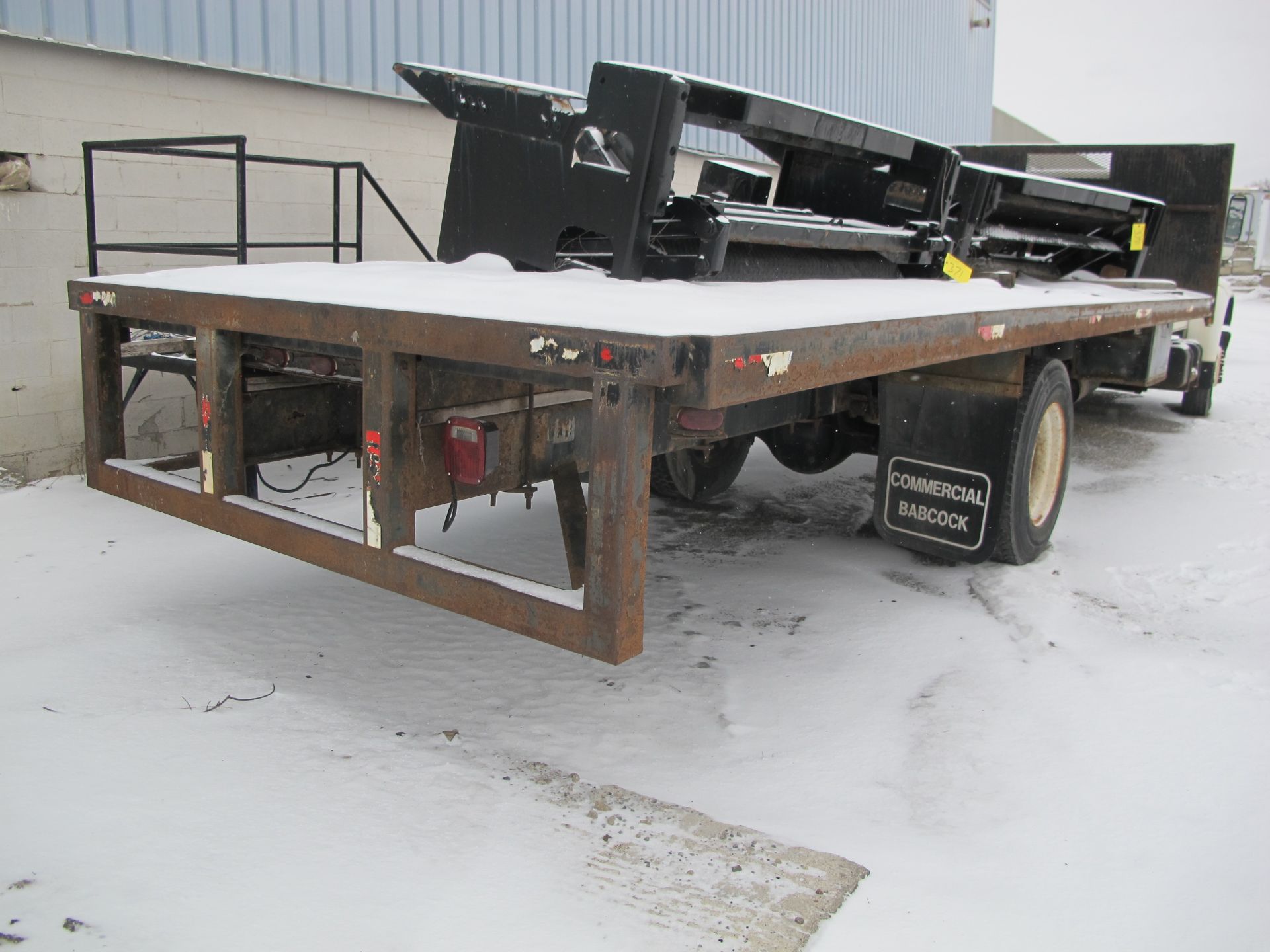 1997 FORD F SERIES FLAT DECK TRUCK, VIN 1F02F80C1XA20026 (NO BATTERY), 388,320 KM - Image 12 of 12