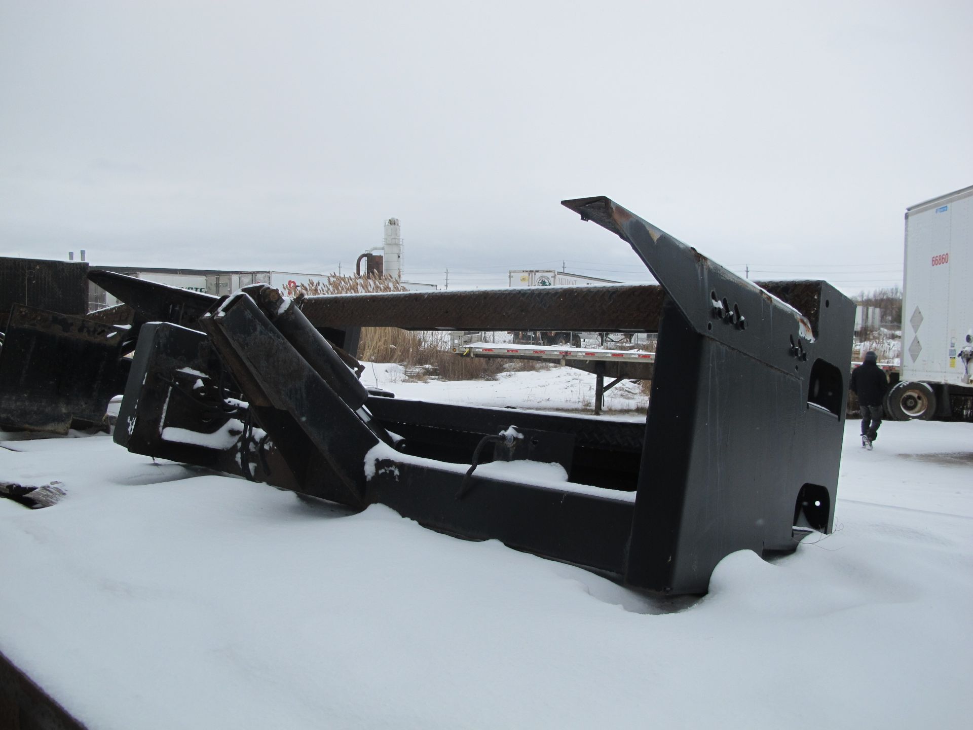 TAIL GATE LIFT - Image 2 of 2