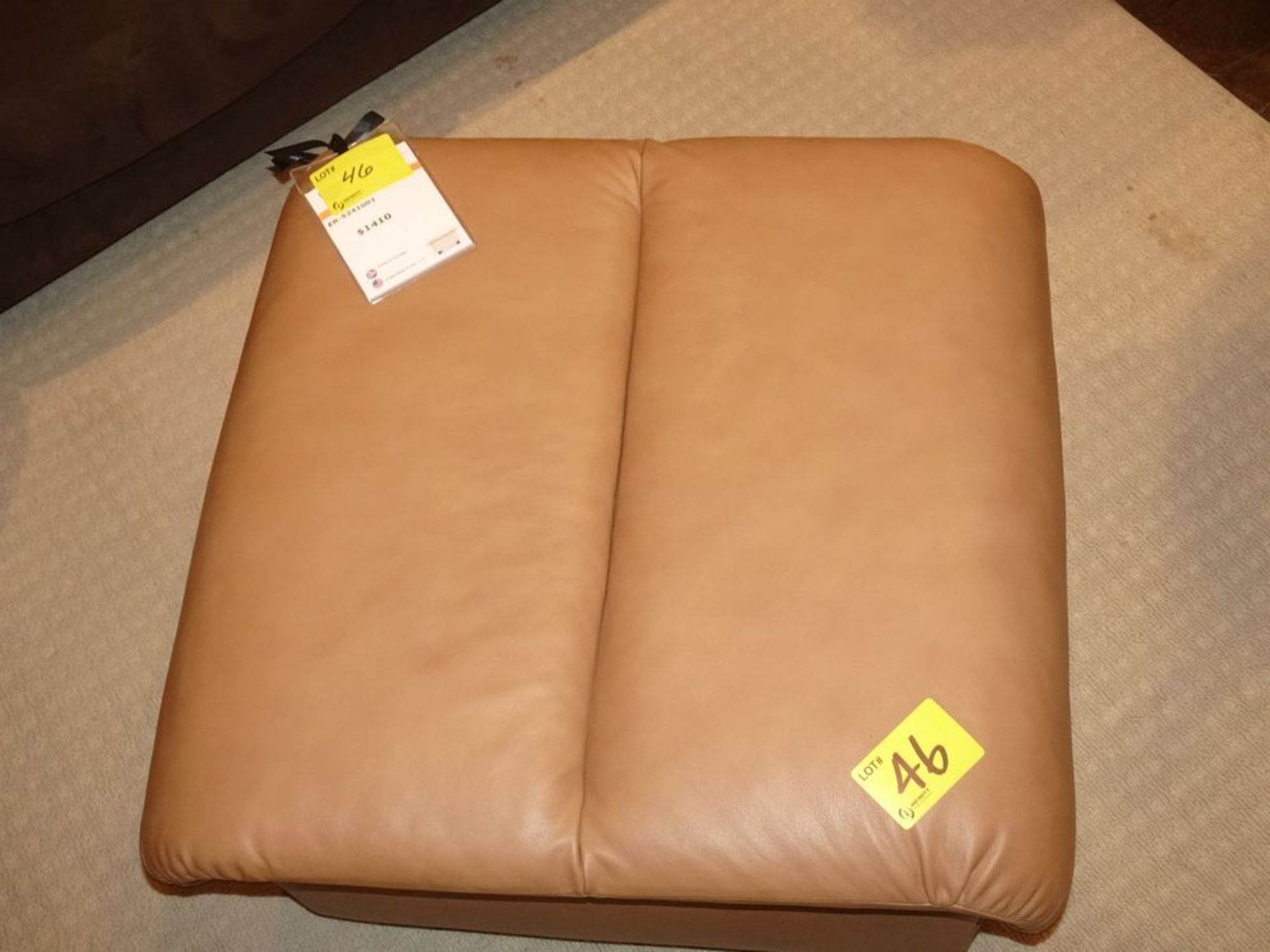 STRESSLESS SOFT OTTOMAN LARGE, PALAOMA TAUPE W/STORAGE MODEL # ER-5241001 - Image 3 of 9