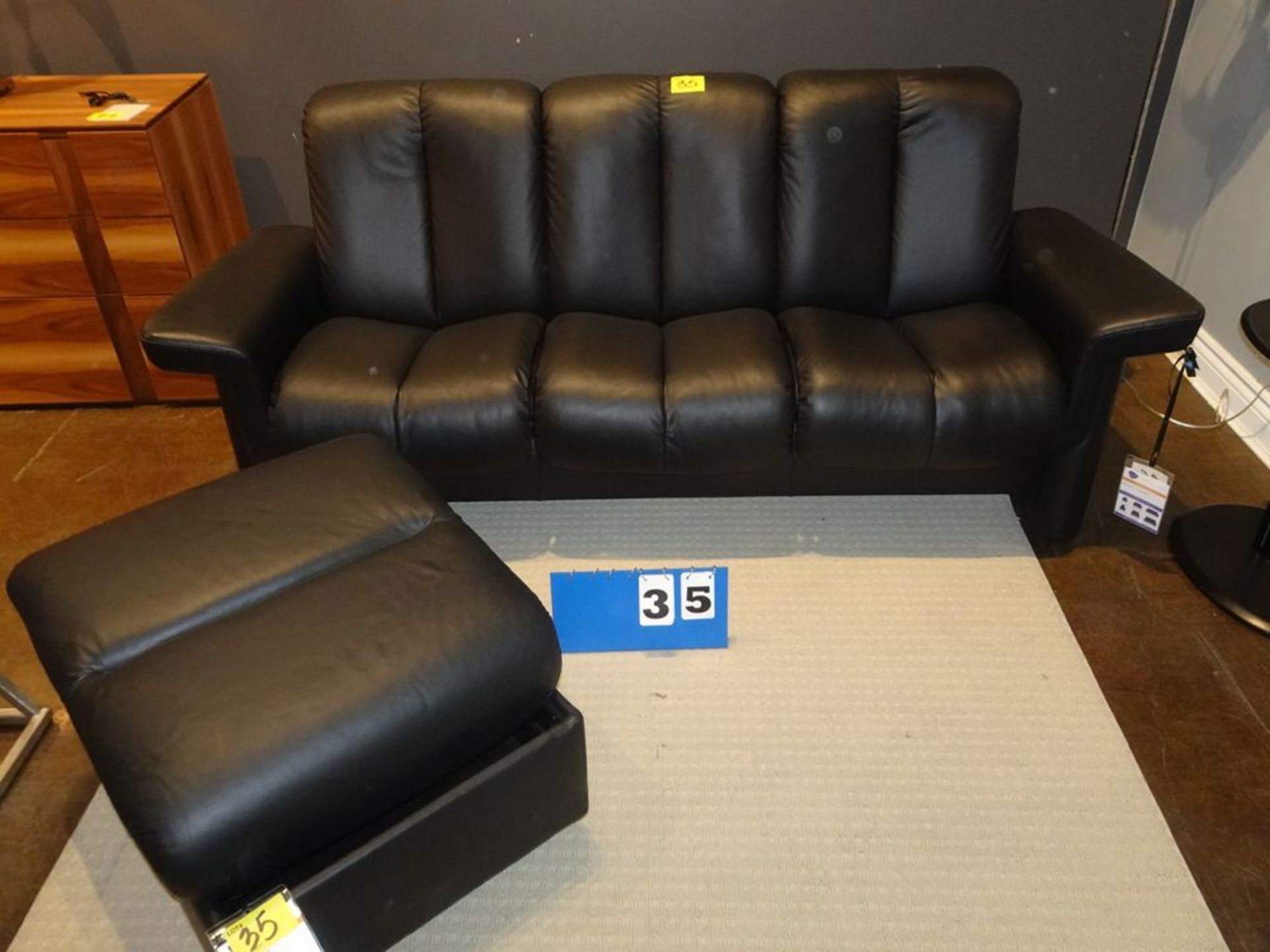 STRESSLESS LEGEND LOW BACK 3 SEATER SOFA, PALOMA BLACK, MODEL # ER-1281030 (MSRP $6160)