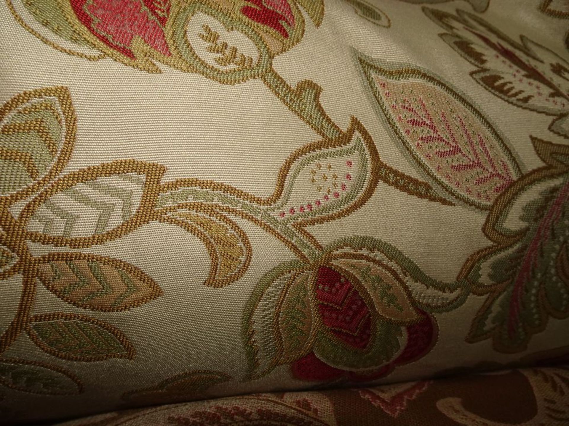 ROLL OF UPHOLSTERY FABRIC - GARDEN- (APPROX 41.5 YDS) - Image 3 of 4