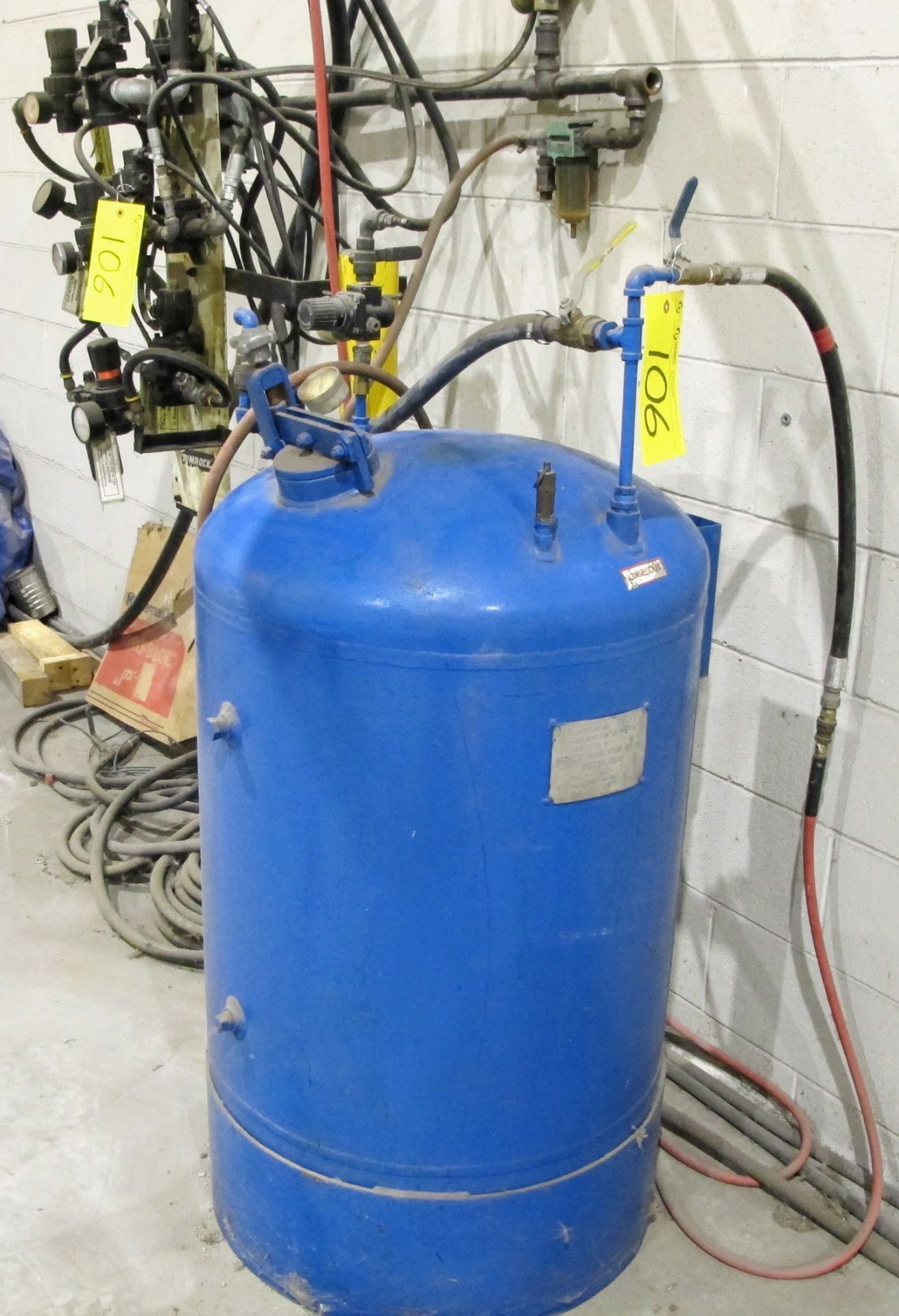 100 GALLON BUCKEYE FABRICATION PRESSURE TANK W/VALVES/FILTERS