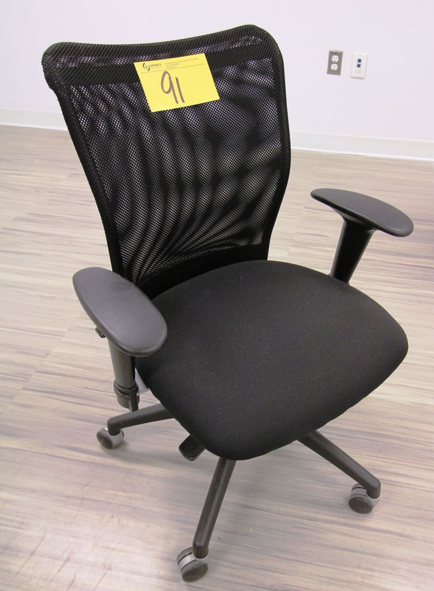 EXECUTIVE HIGH BACK CHAIR ON CASTORS