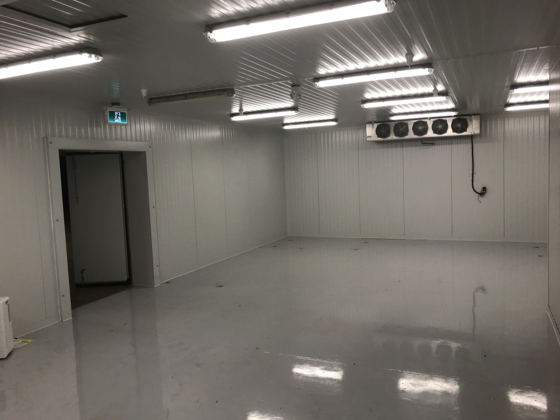 20' X 40' LONG WALK-IN COOLING UNIT C/W GLOBAL 35" WIDE SINGLE DOOR, GLOBAL 63" WIDE DOUBLE DOOR, (