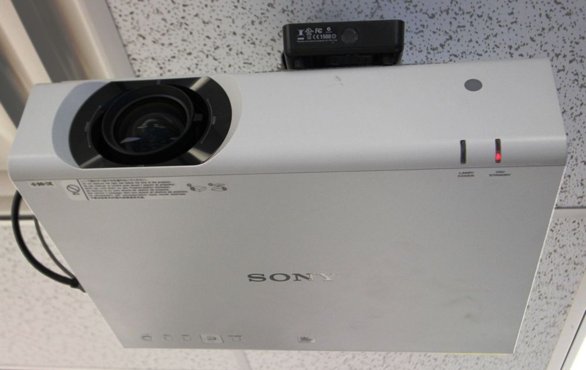SONY VPL-CH350 DATA PROJECTOR C/W REMOTE