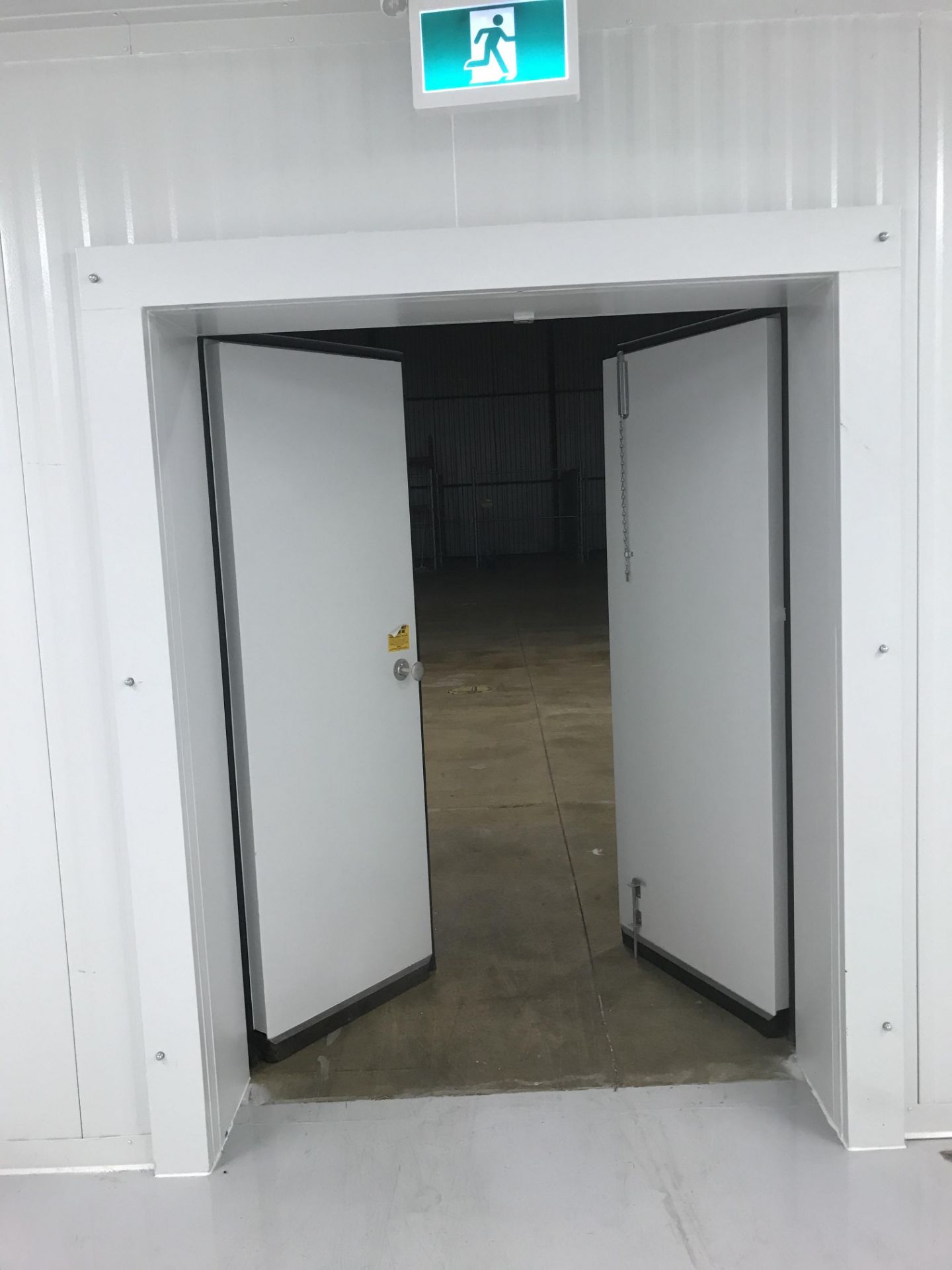 20' X 40' LONG WALK-IN COOLING UNIT C/W GLOBAL 35" WIDE SINGLE DOOR, GLOBAL 63" WIDE DOUBLE DOOR, ( - Image 8 of 9