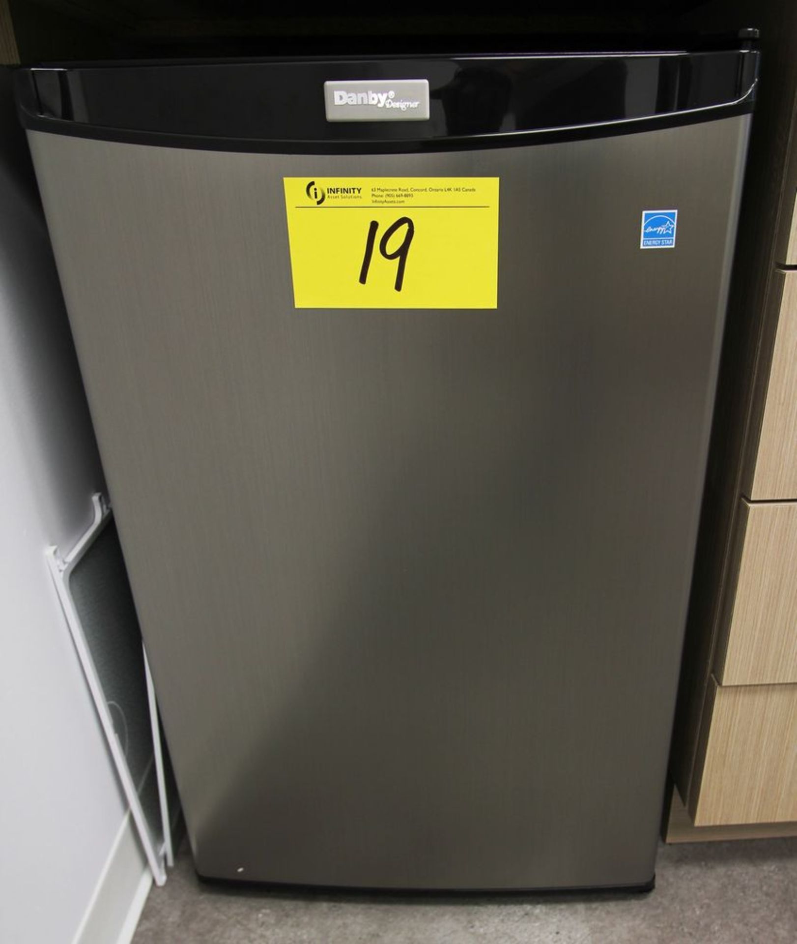 DANBY SMALL UNDER COUNTER FRIDGE