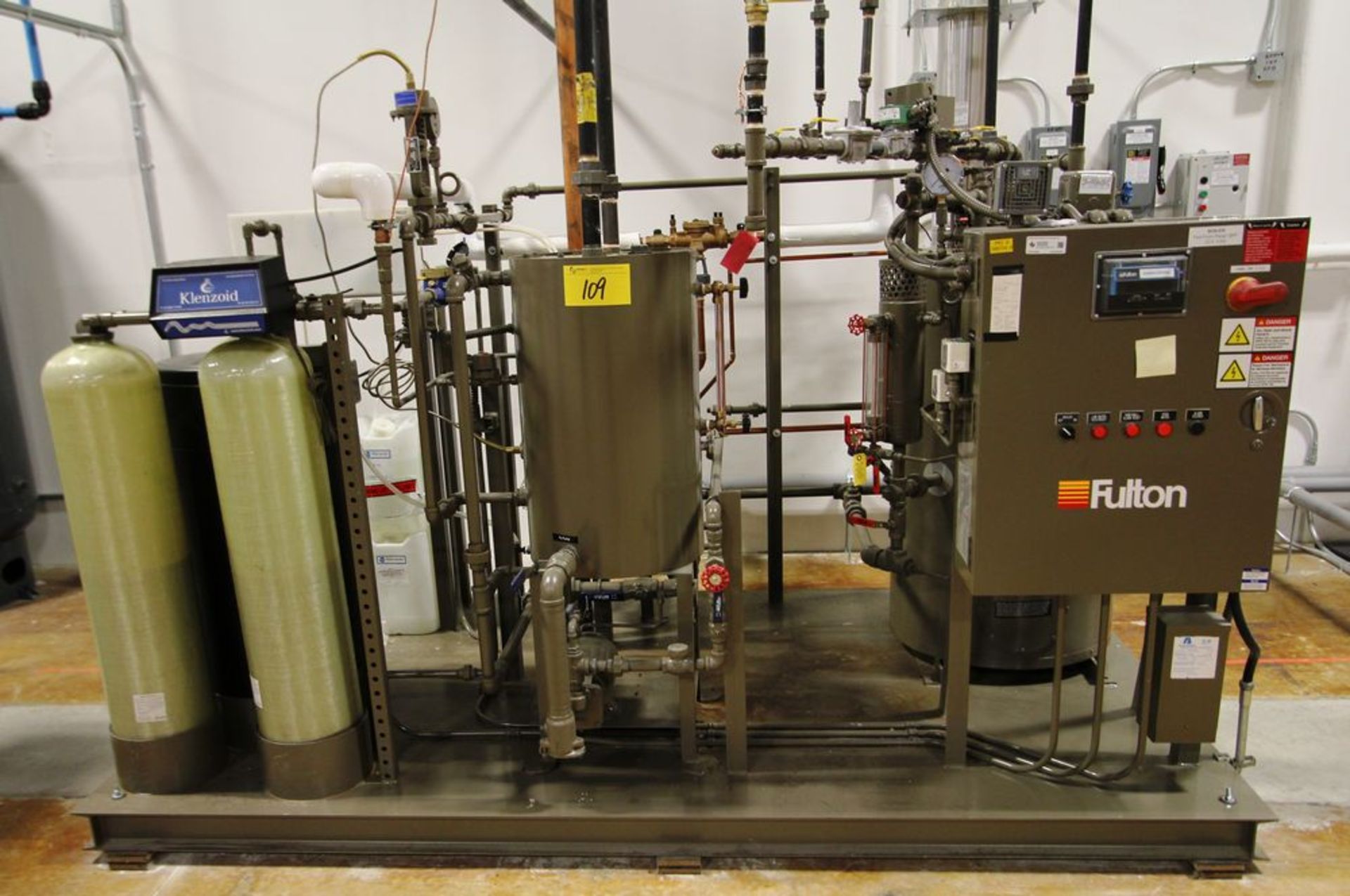 2016 FULTON MODEL TCS-4 STEAM FUEL-FIRED BOILER MOUNTED ON STEEL BASE, 134,000 BTU, 12 SQ FT HEATING