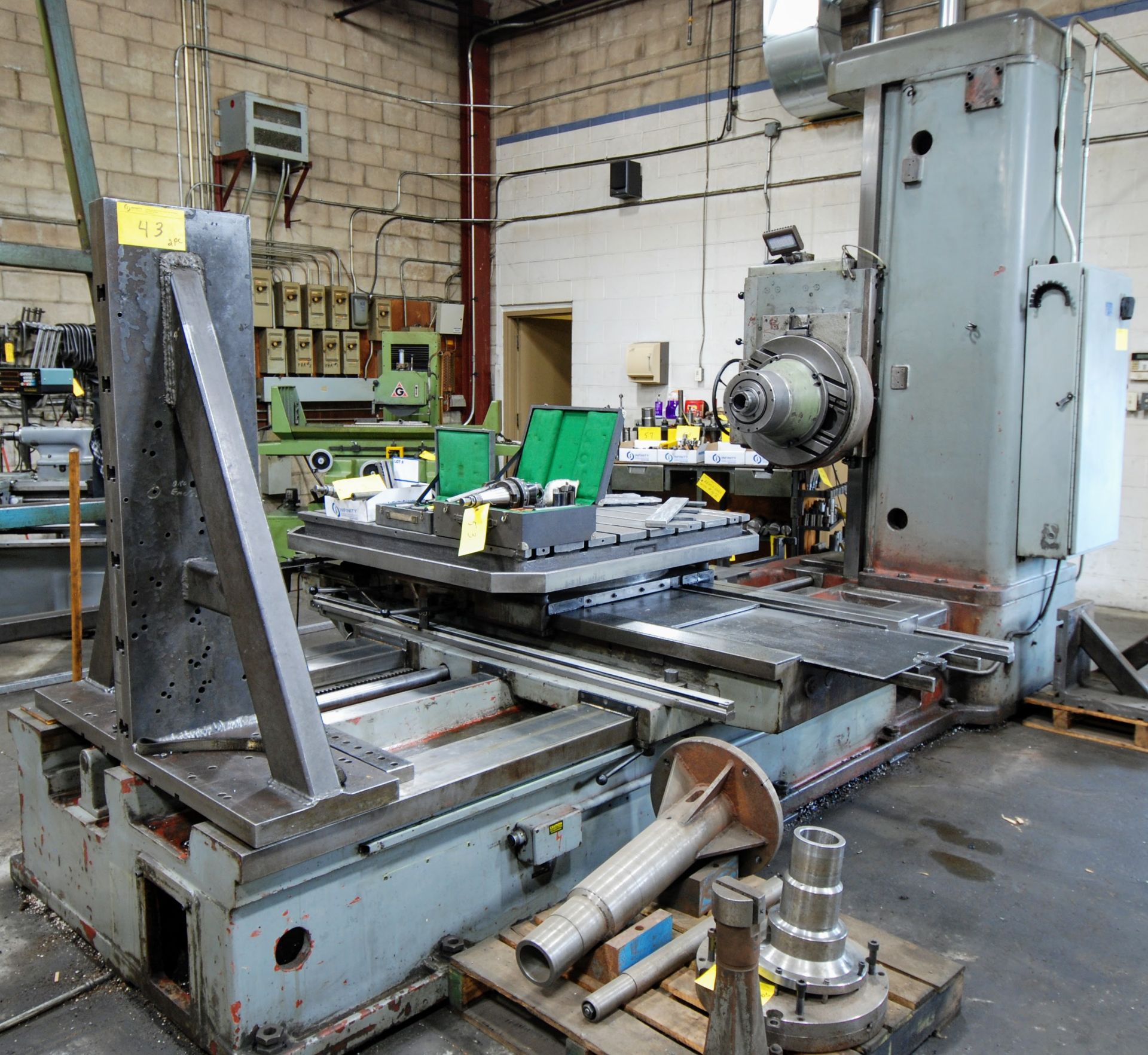 TOS W100 HORIZONTAL BORING MILL, ACU-RITE 4-AXIS DRO, 4" SPINDLE, 14 TO 1,120 RPM, 49" X 49" POWERED