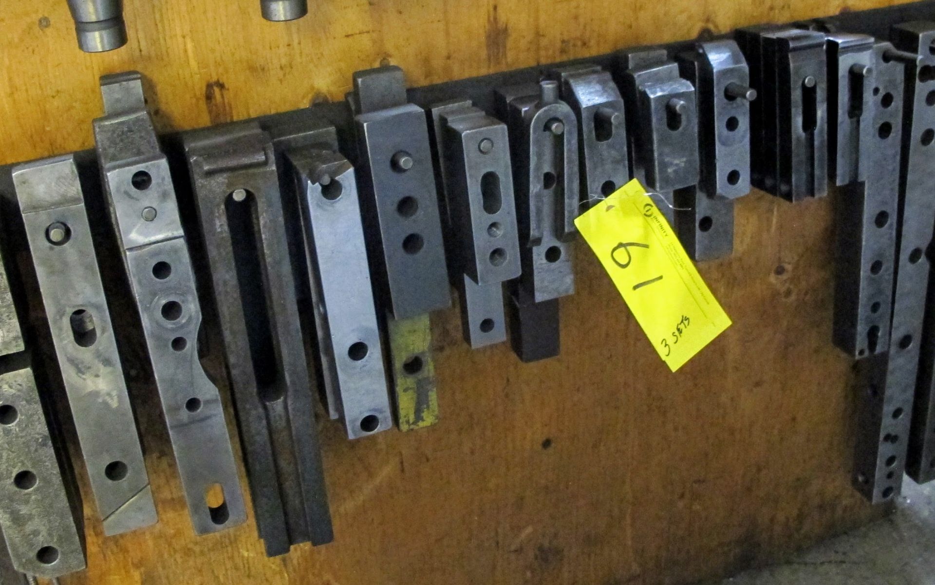 LOT OF MACHINE SCREWS, HOLD DOWNS AND CLAMPING BARS (NO BENCH) - Image 4 of 4