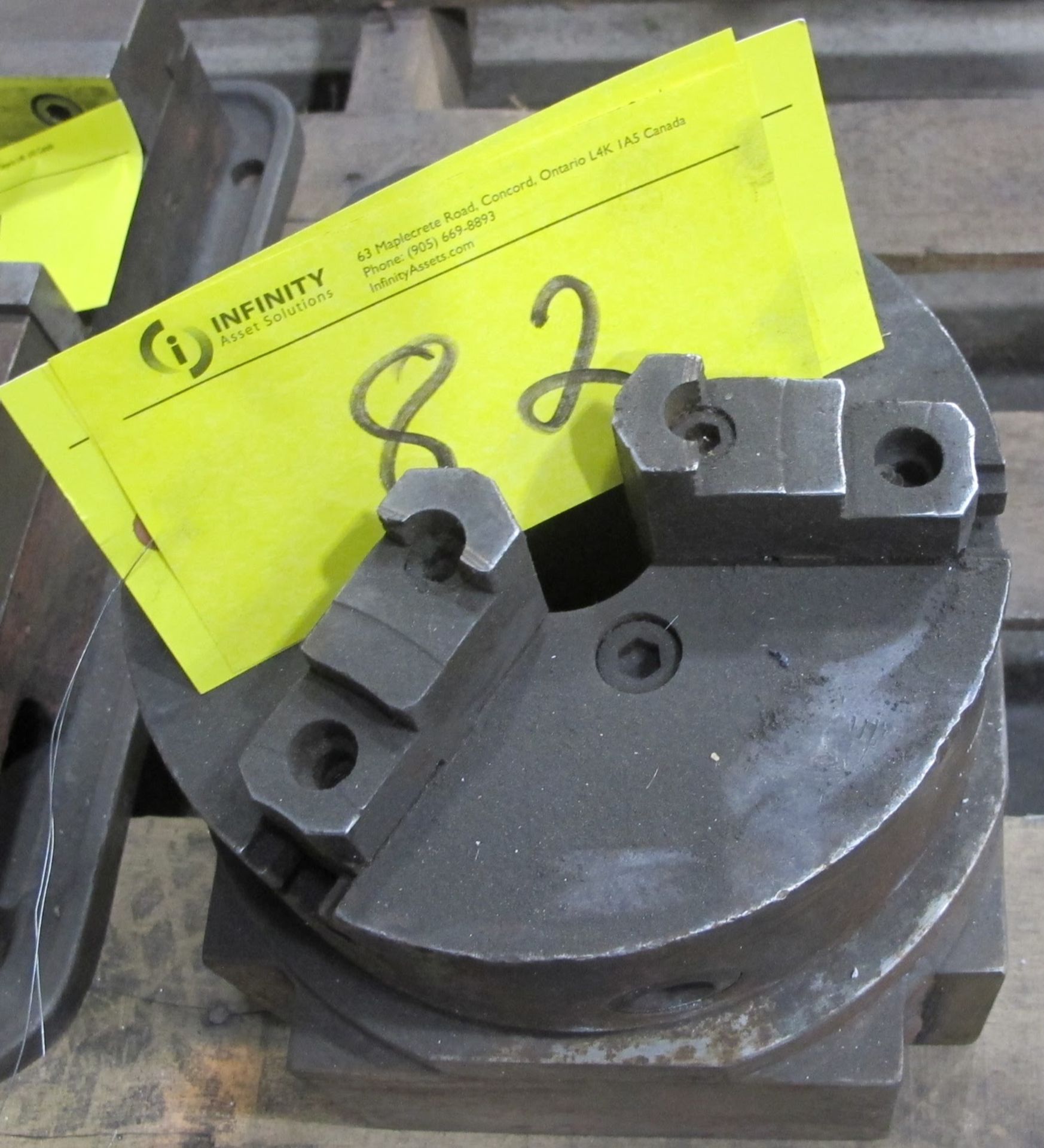 8 1/2" 3 JAW CHUCK W/MOUNTING FIXTURE