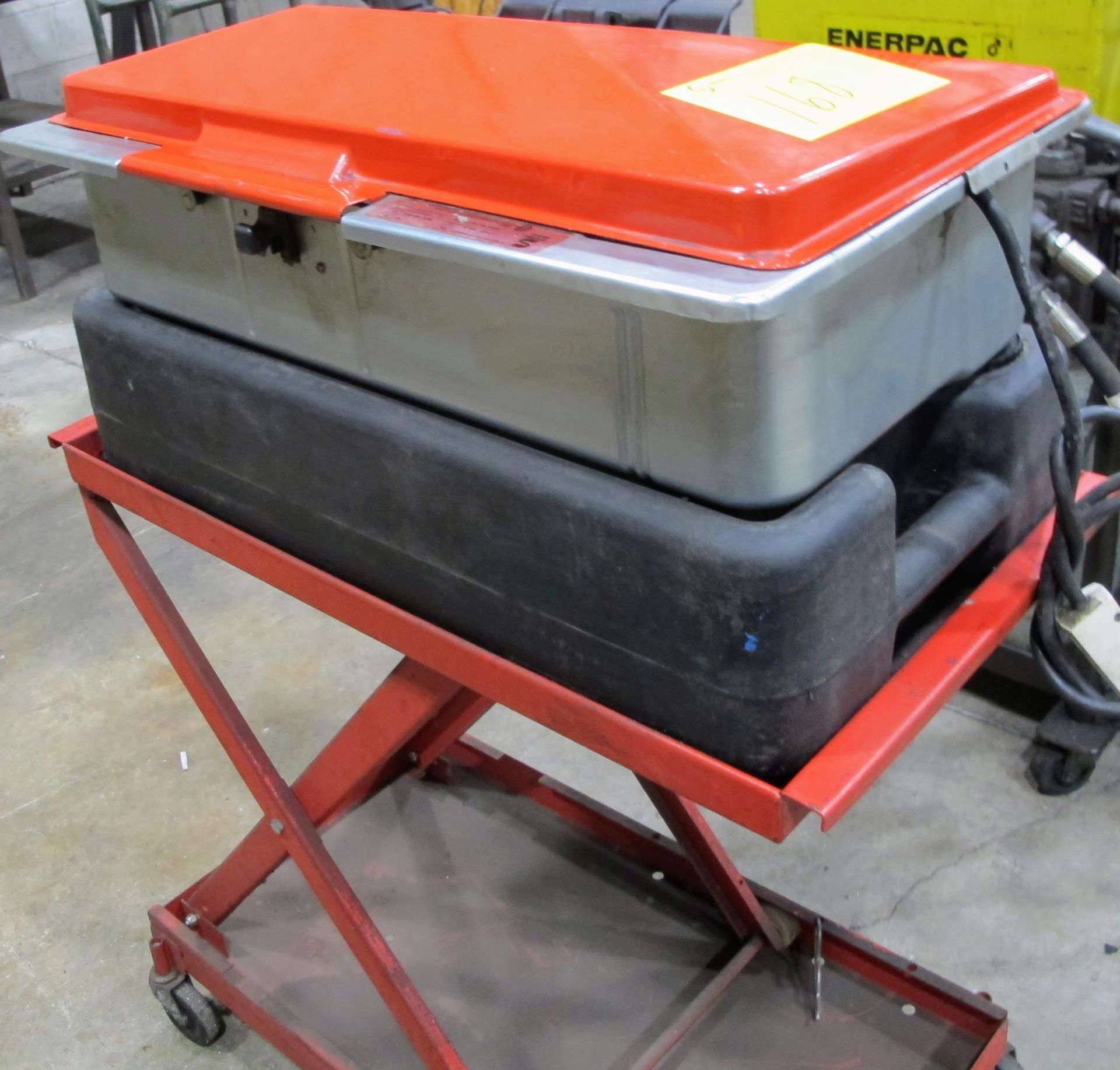 SAFETY KLEEN 60C PARTS WASHER W/SPLIT TRAY AND SCISSOR CART