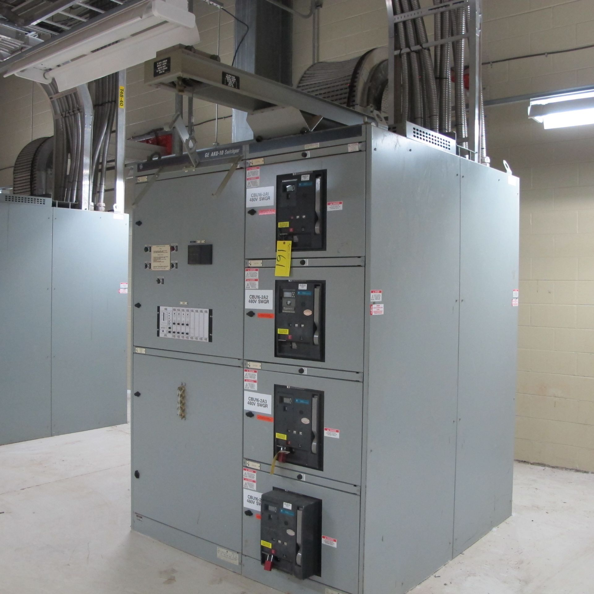 GE AKD-10 SWITCHGEAR CBU16-2A1, 2A2, 2A3, 2A4, 480V SWGR W/ CIRCUIT BREAKER HOIST (CUT WIRE 6" - Image 2 of 5